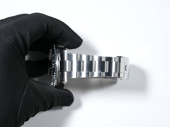 Rolex Sea-Dweller Ref. 126600 Stainless Steel Black Dial Excellent Condition z8t3nudk