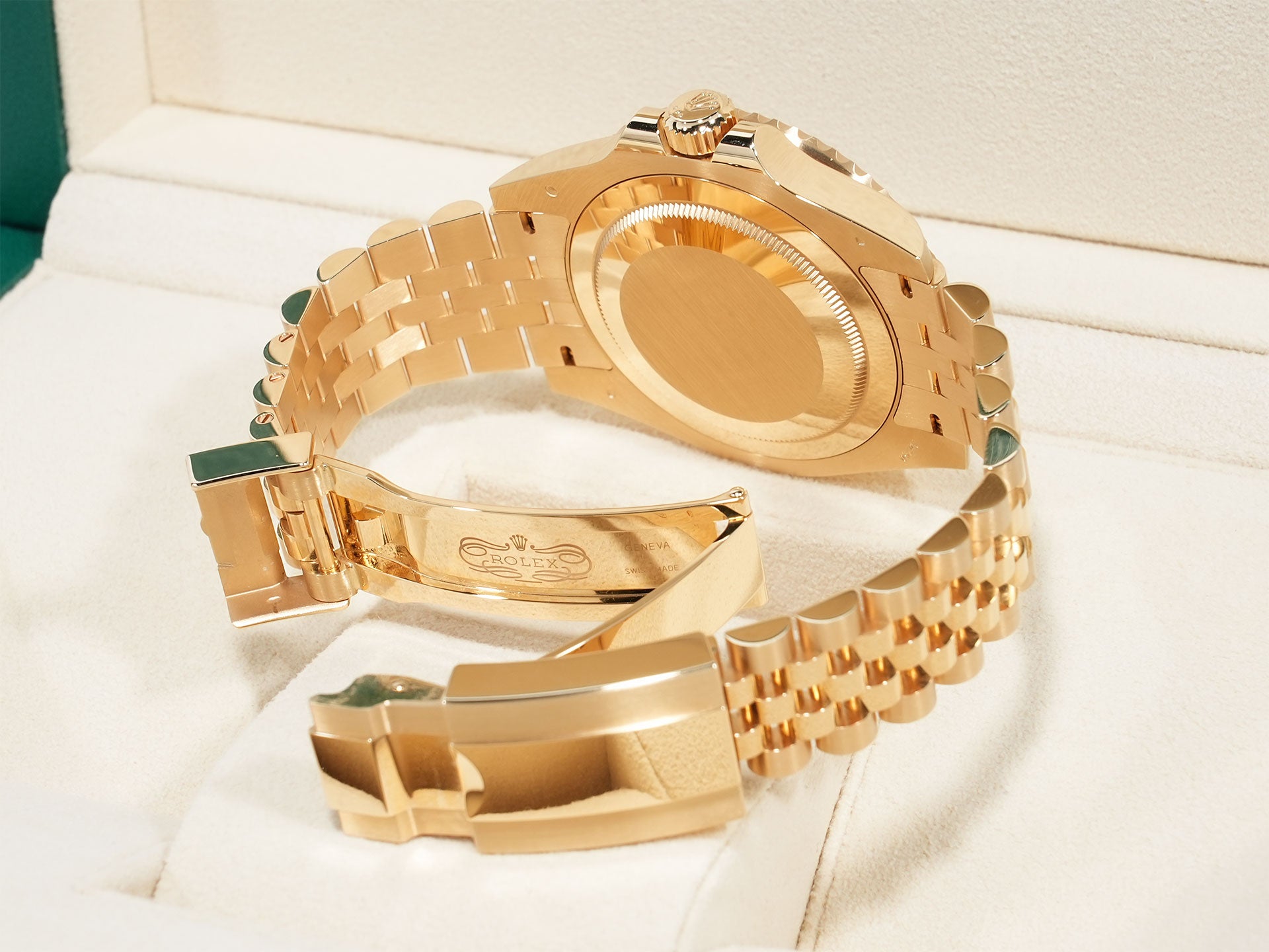 Rolex GMT-Master II Ref. 126718GRNR Yellow Gold with Black Dial and Jubilee Bracelet, Excellent Condition (u4nrygei)