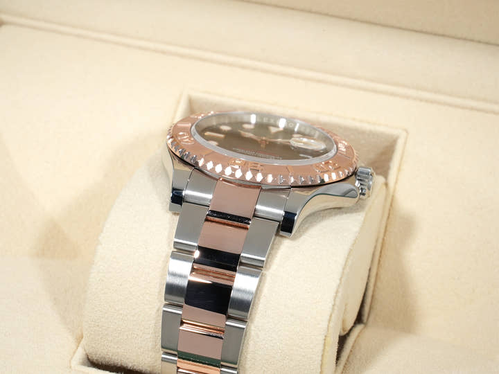 Rolex Yacht-Master 40 Ref. 126621 Stainless Steel/Everose Gold Black Dial Like New Pre-Owned fyggzoub