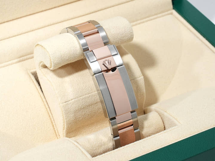 Rolex Yacht-Master 40 Ref. 126621 Stainless Steel/Everose Gold Black Dial Like New Pre-Owned fyggzoub