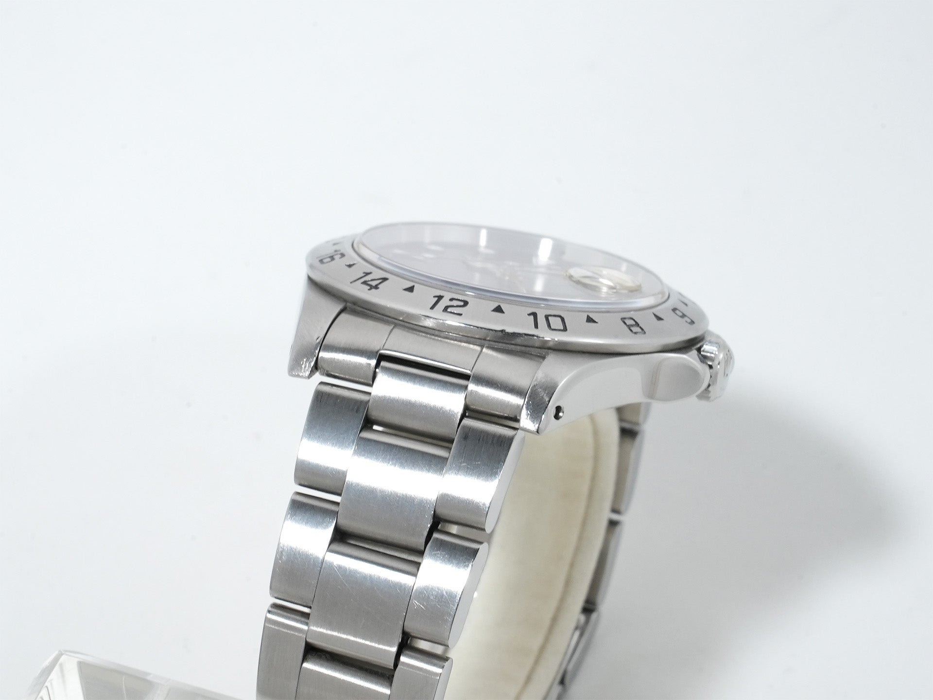 Pre-owned Rolex Explorer II Ref. 16570 Stainless Steel Black Dial Oyster Bracelet (y54f96tv)