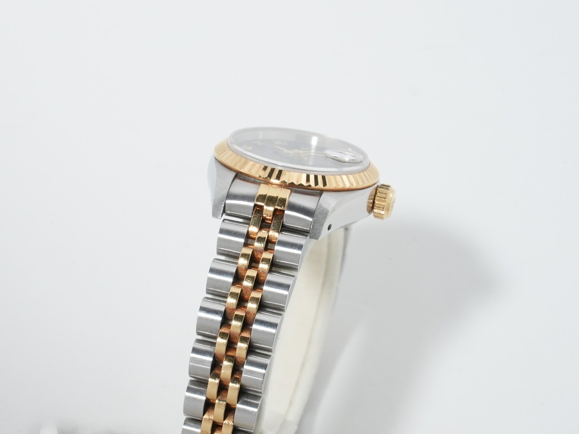 Pre-owned Rolex Datejust TIFFANY &amp; CO. Ref. 69173 in Stainless Steel/Yellow Gold with Black Pyramid Roman Dial and Jubilee Bracelet (goeq3n8r)