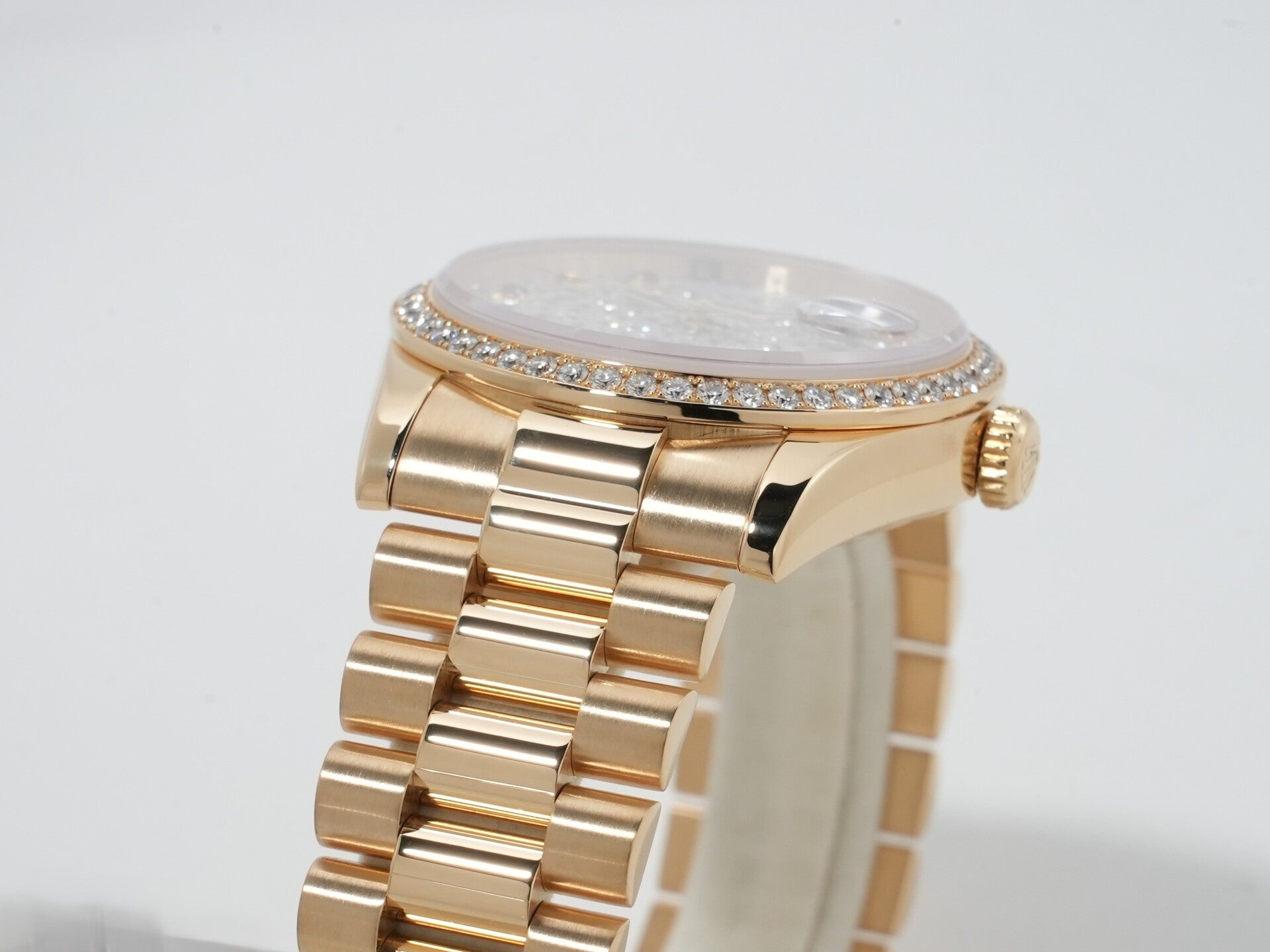 Rolex Day-Date Ref. 118348 Yellow Gold Pavé Diamond and 10 Ruby Dial, Excellent Condition, 3r5upnkr