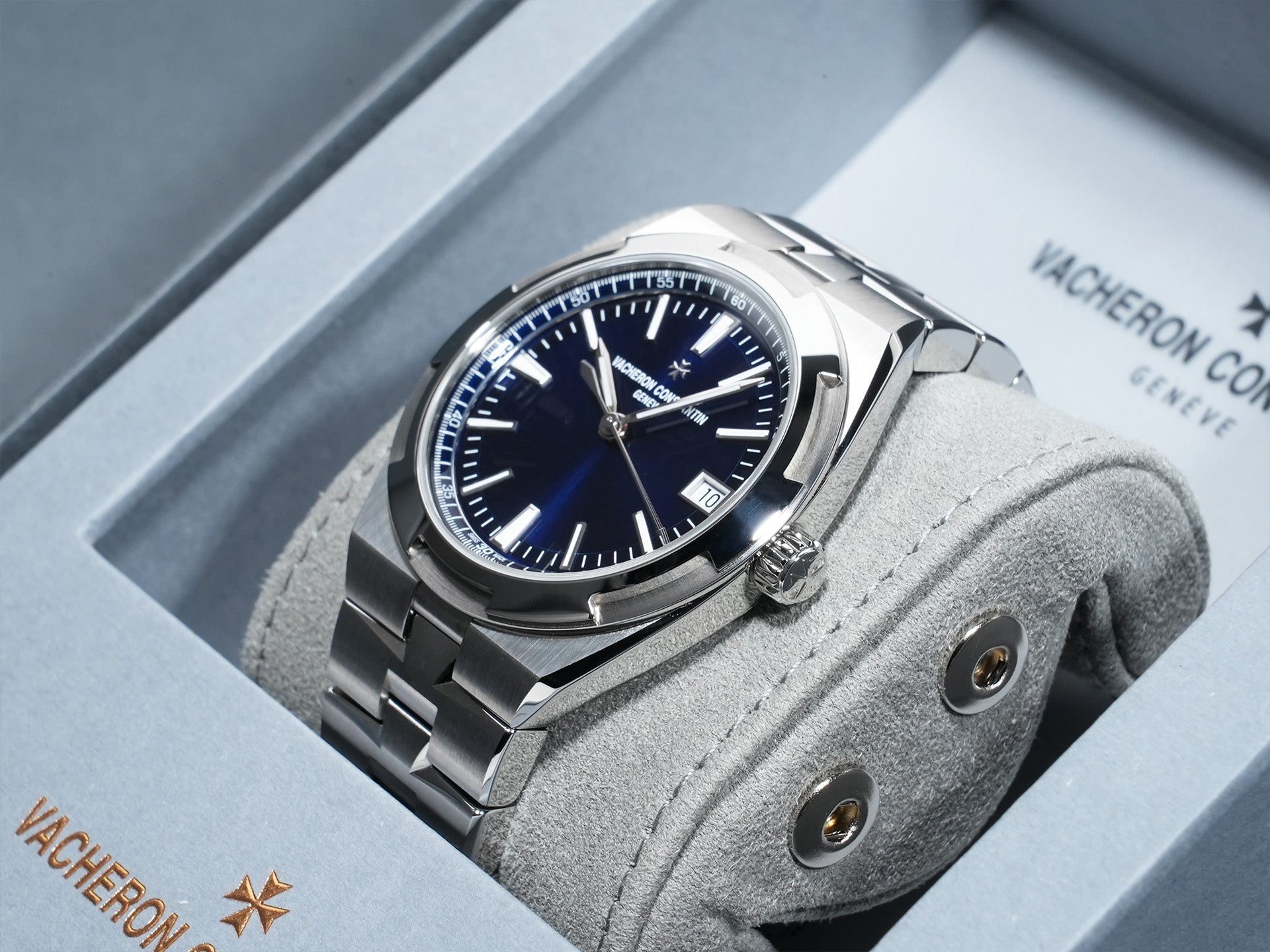 ヴァシュロンコンスタンタン オーヴァーシーズ オートマティック Ref.4520V/210A-B128 ステンレススチール ブルー文字盤 未使用 g5rkh7et