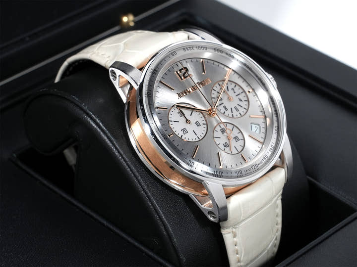 オーデマピゲ CODE 11.59 バイ オーデマ ピゲ クロノグラフ Ref.26393CR.OO.A009CR.01 ホワイトゴールド/ピンクゴールド シルバー文字盤 中古 m4amotzo