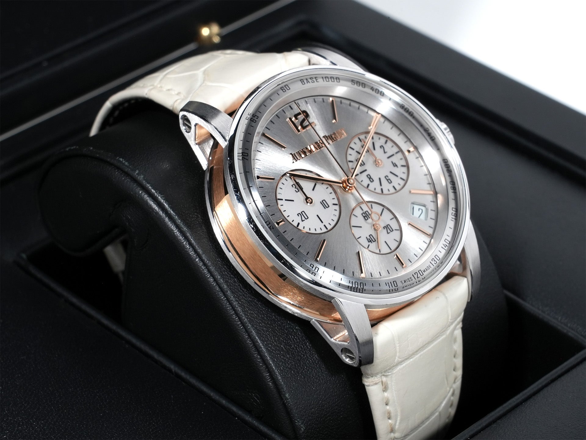 オーデマピゲ CODE 11.59 バイ オーデマ ピゲ クロノグラフ Ref.26393CR.OO.A009CR.01 ホワイトゴールド/ピンクゴールド シルバー文字盤 中古 m4amotzo