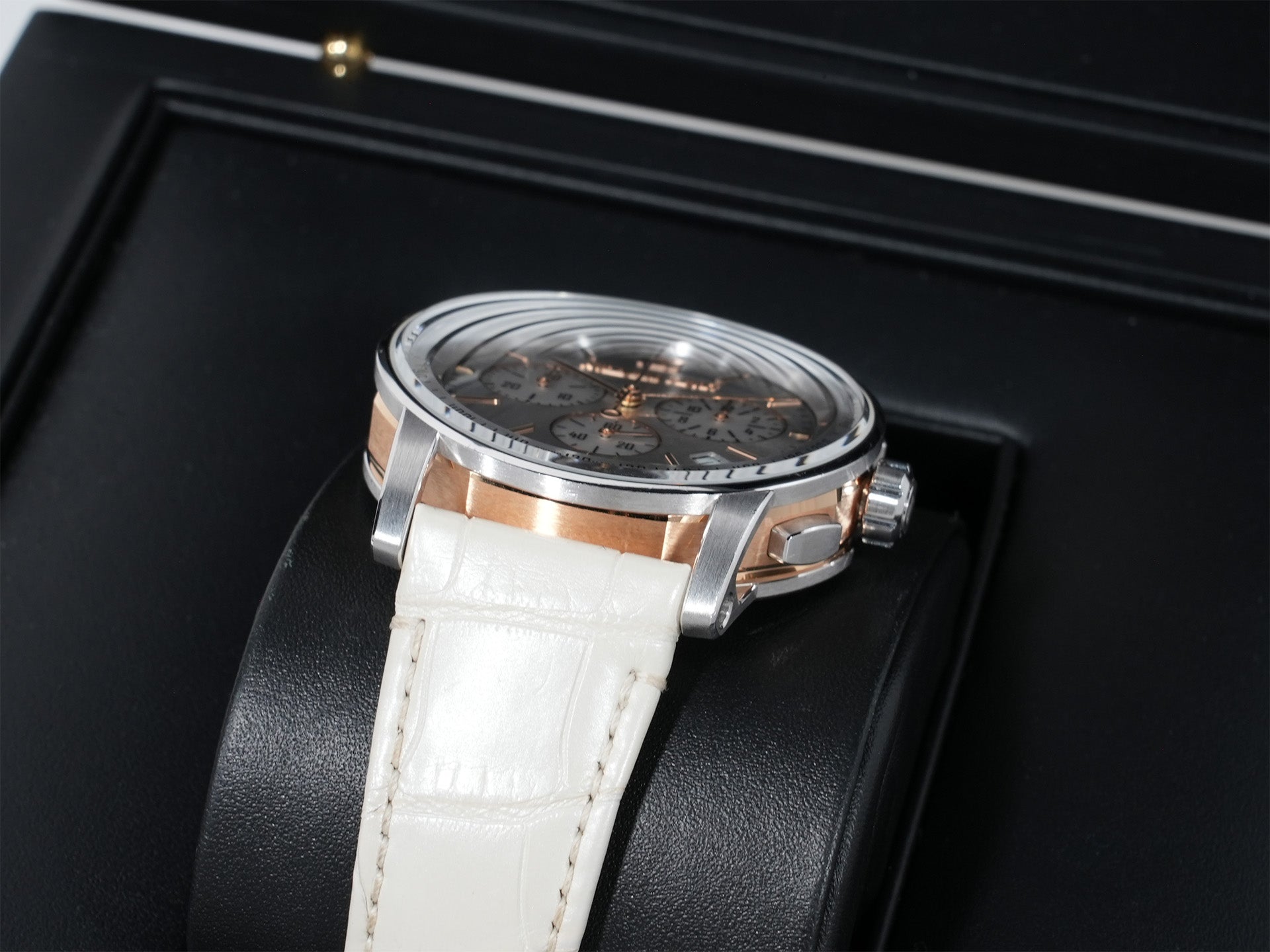 オーデマピゲ CODE 11.59 バイ オーデマ ピゲ クロノグラフ Ref.26393CR.OO.A009CR.01 ホワイトゴールド/ピンクゴールド シルバー文字盤 中古 m4amotzo