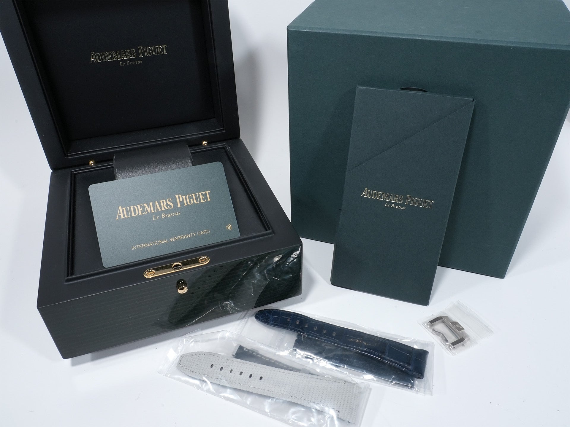 オーデマピゲ CODE 11.59 バイ オーデマ ピゲ クロノグラフ Ref.26393CR.OO.A009CR.01 ホワイトゴールド/ピンクゴールド シルバー文字盤 中古 m4amotzo