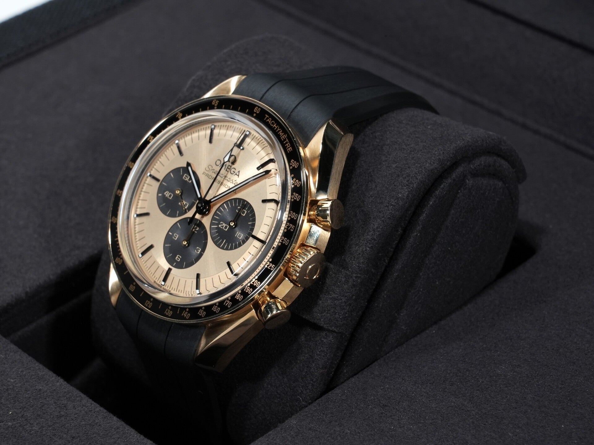 オメガ スピードマスター ムーンウォッチ プロフェッショナル コーアクシャル マスター クロノメーター クロノグラフ 42MM Ref.310.62.42.50.99.001 ムーンシャインゴールド イエロー文字盤 美中古 xht3xhr4