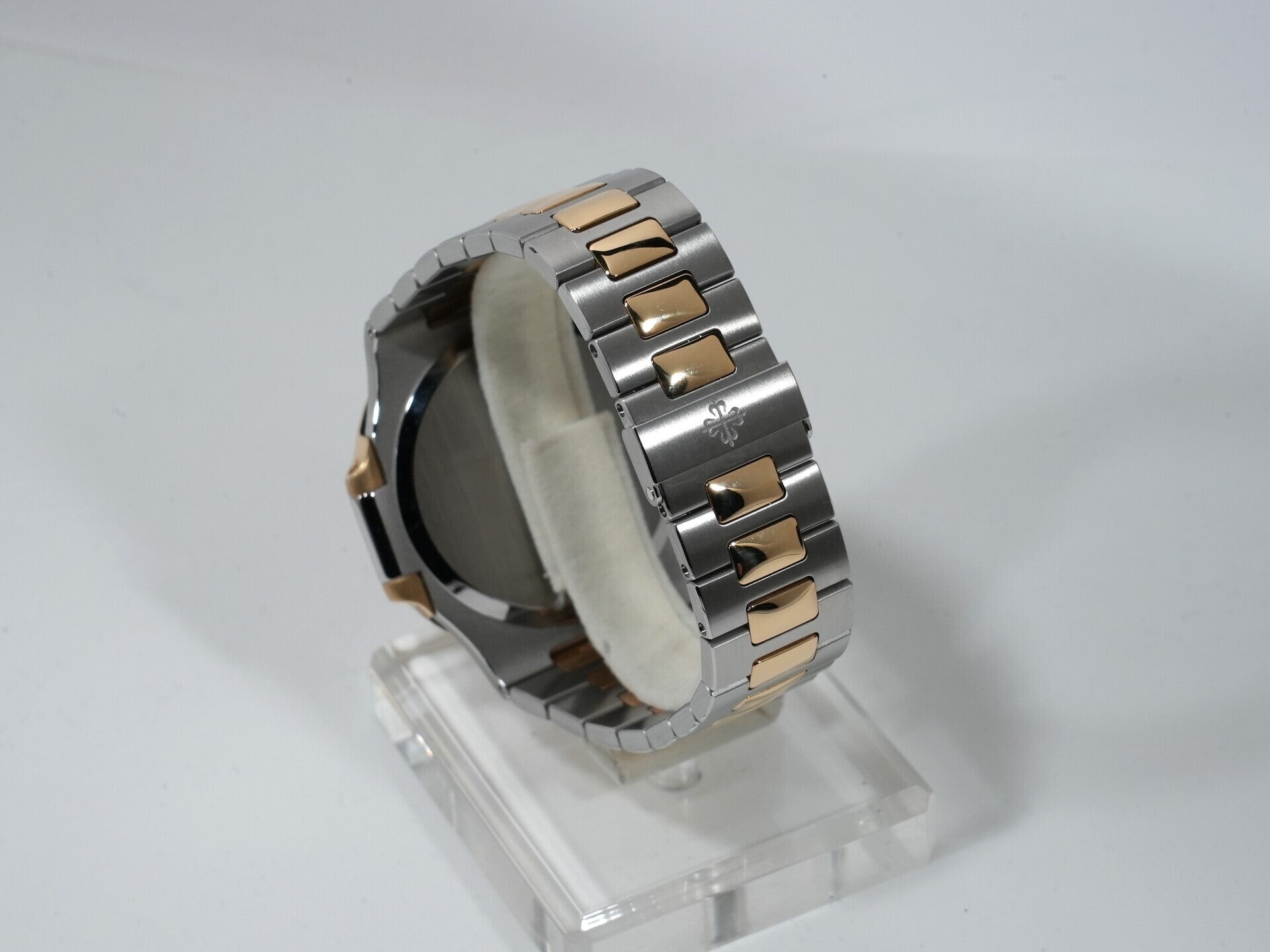 パテックフィリップ ノーチラス Ref.3700/11JA ステンレススチール/イエローゴールド ブルー文字盤 中古 4cbnc2cc