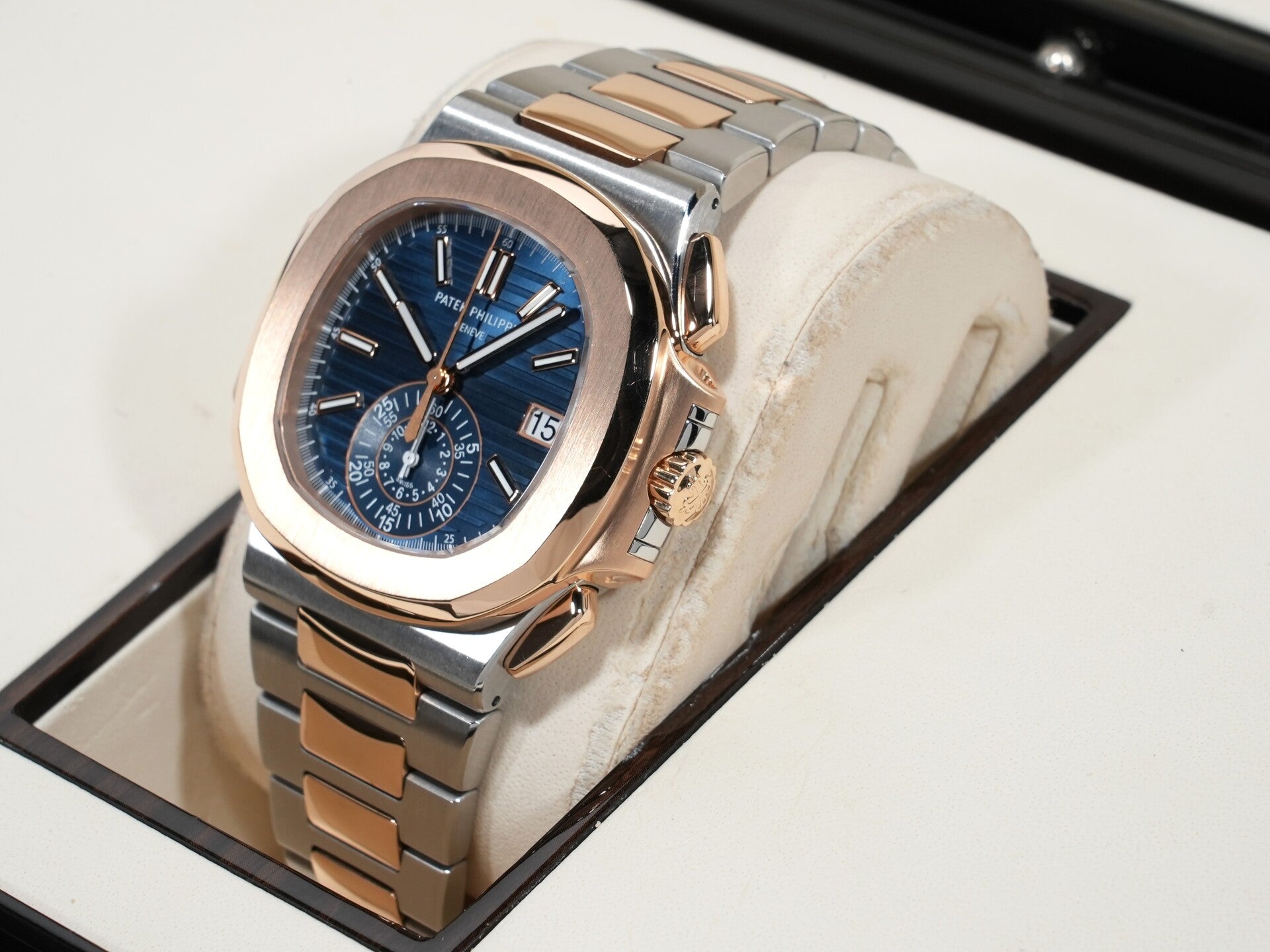 パテックフィリップ ノーチラス クロノグラフ Ref.5980/1AR-001 ステンレススチール/ローズゴールド ブルー文字盤 中古 hazxvdjg