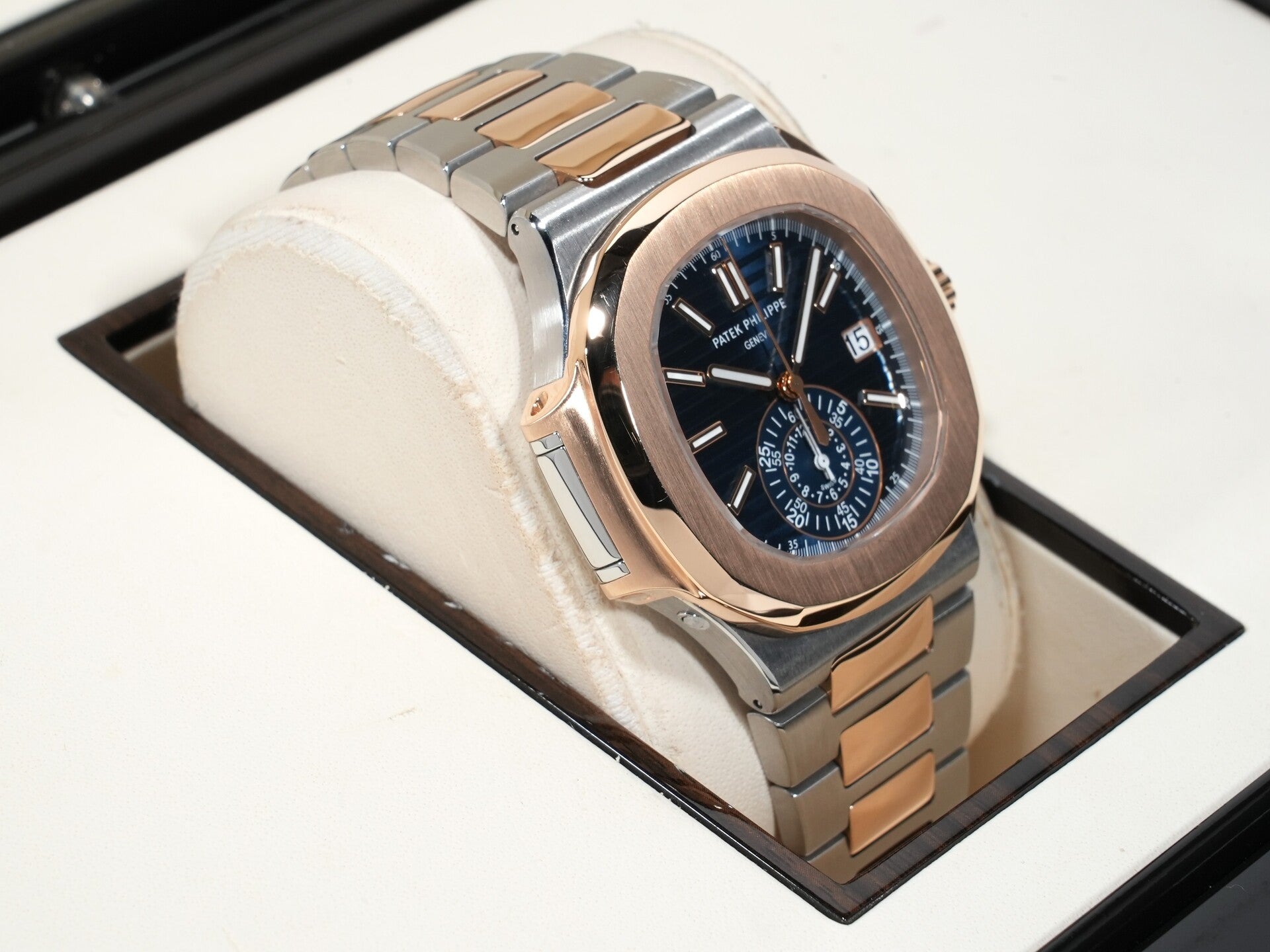 パテックフィリップ ノーチラス クロノグラフ Ref.5980/1AR-001 ステンレススチール/ローズゴールド ブルー文字盤 中古 hazxvdjg