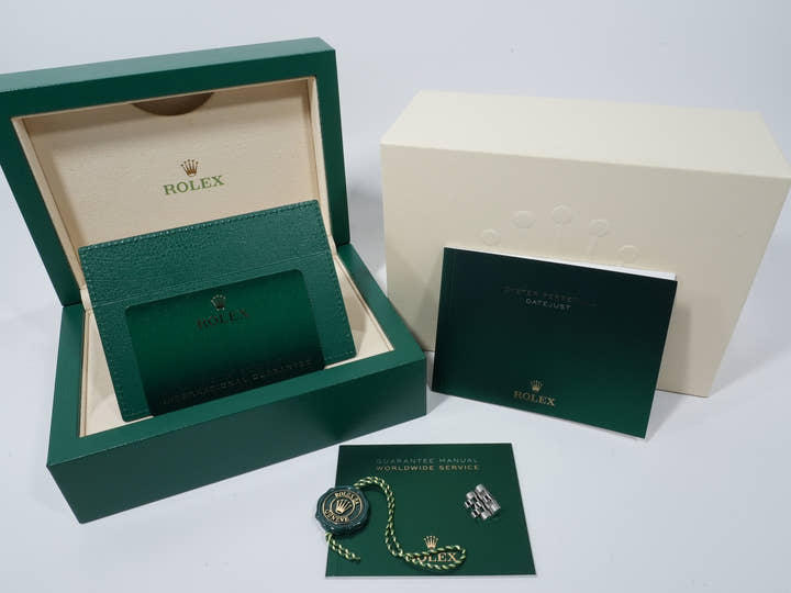 ロレックス デイトジャスト41 Ref.126334 ステンレススチール/ホワイトゴールド ブライトブルー文字盤 ジュビリーブレスレット 美品 7nb86vqm