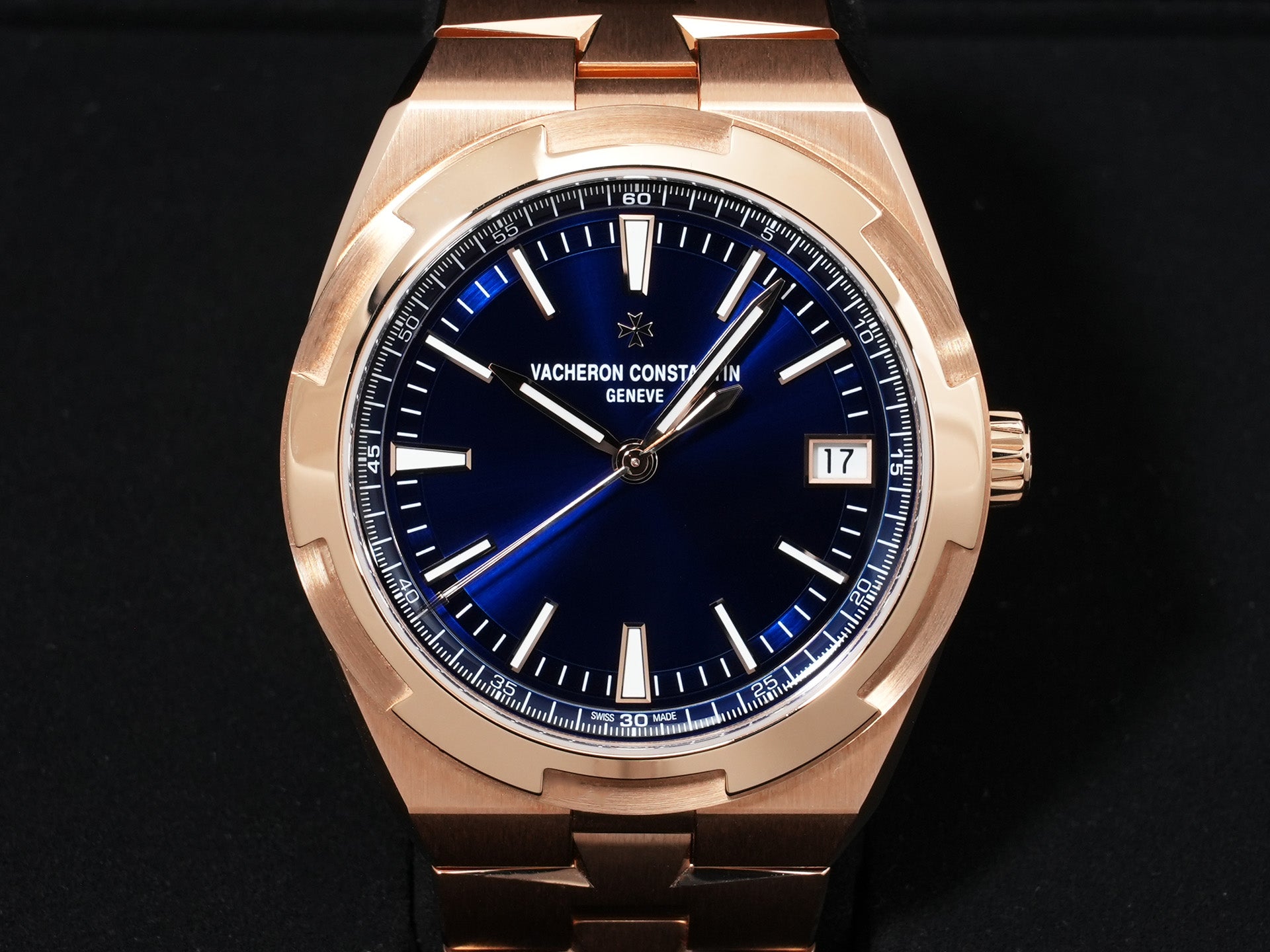 Vacheron Constantin Overseas Automatic Ref. 4520V/210R-B705 Pink Gold Blue Dial Unused ev3q7k2i