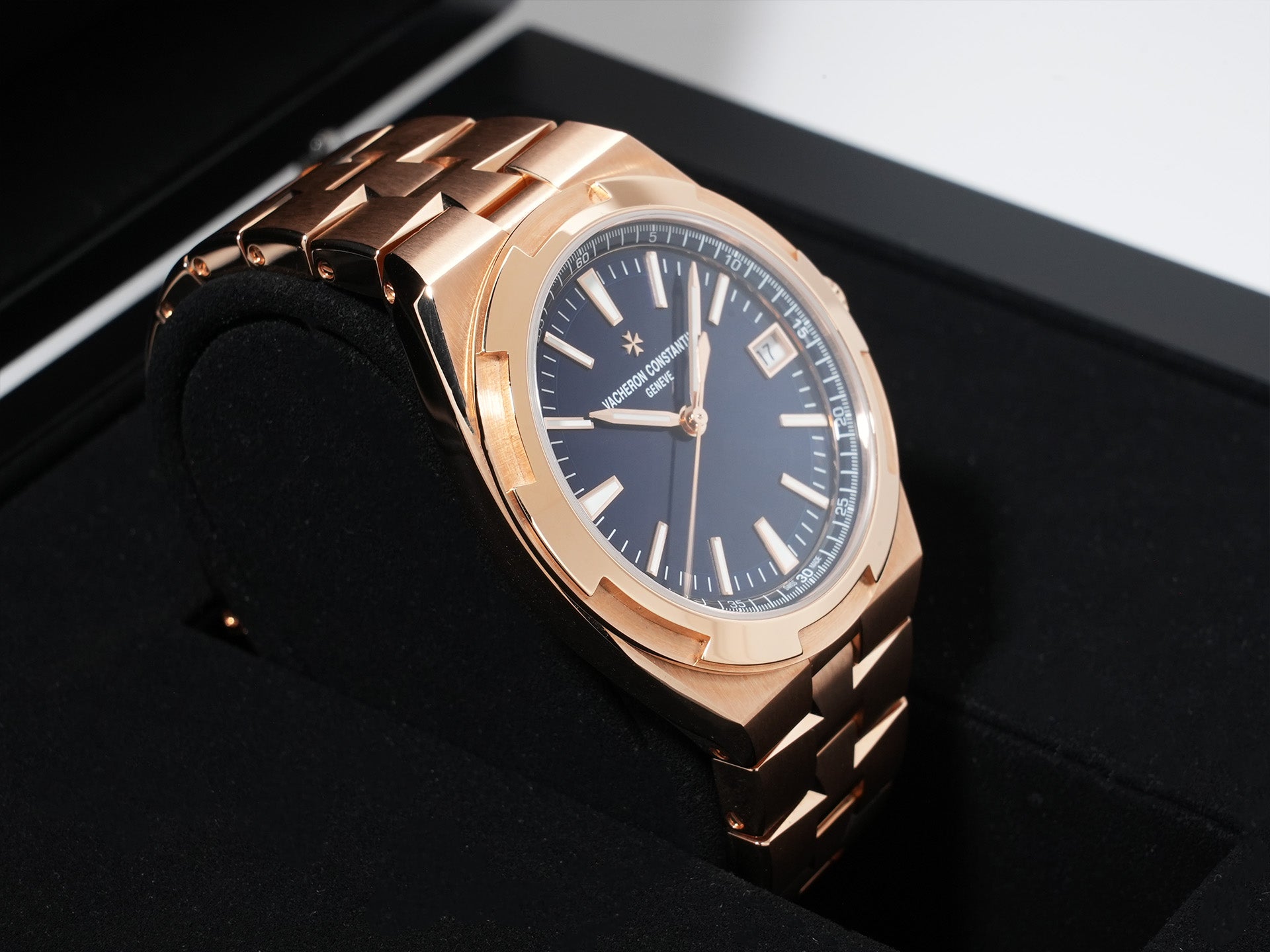 Vacheron Constantin Overseas Automatic Ref. 4520V/210R-B705 Pink Gold Blue Dial Unused ev3q7k2i