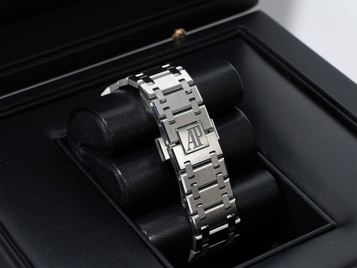 オーデマピゲ ロイヤルオーク ジャンボ エクストラ シン Ref.15202ST.OO.1240ST.01 ステンレススチール ブルー文字盤 美中古 fidmr7zx