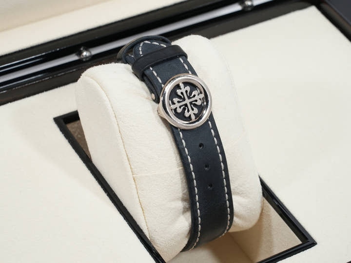 パテックフィリップ コンプリケーション クロノグラフ Ref.5172G-001 ホワイトゴールド ブルー文字盤 中古 hm7icibw