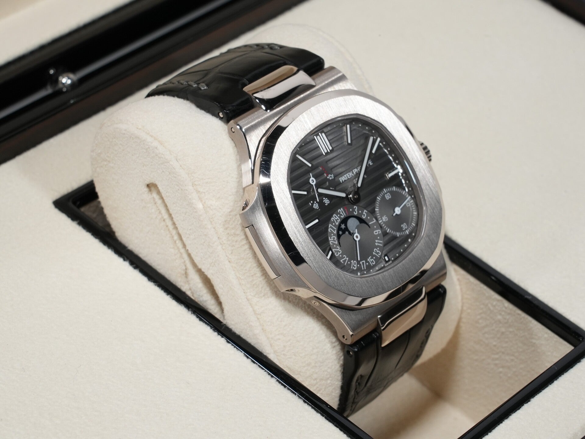 パテックフィリップ ノーチラス プチコンプリケーション Ref.5712G-001 ホワイトゴールド スレート文字盤 中古 nb9rnn7h