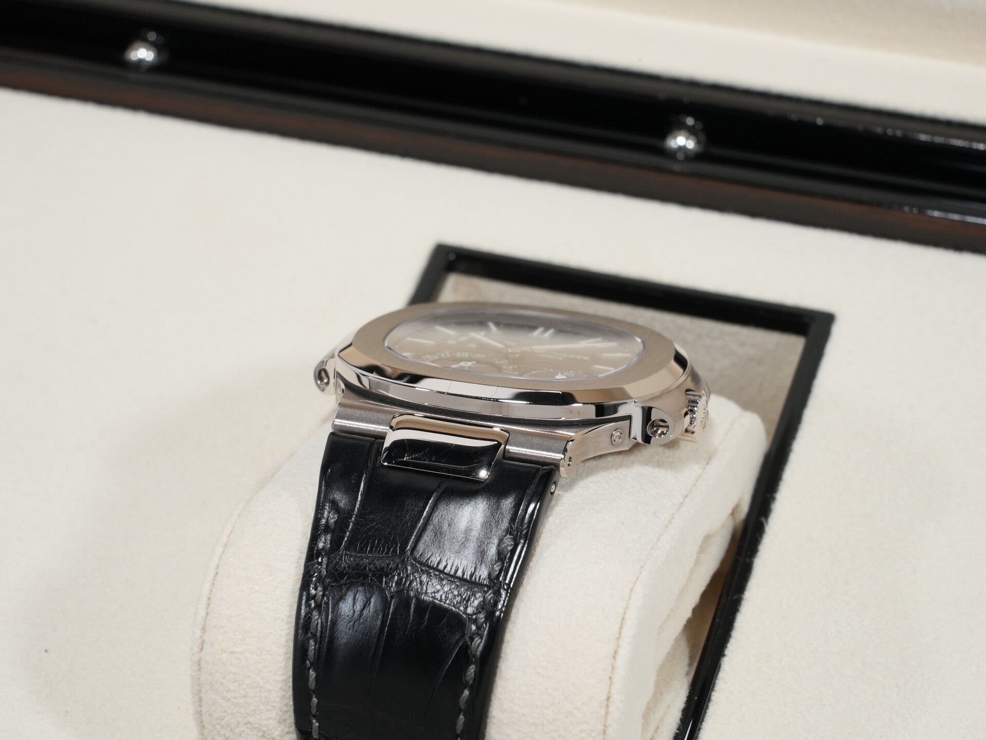 パテックフィリップ ノーチラス プチコンプリケーション Ref.5712G-001 ホワイトゴールド スレート文字盤 中古 nb9rnn7h