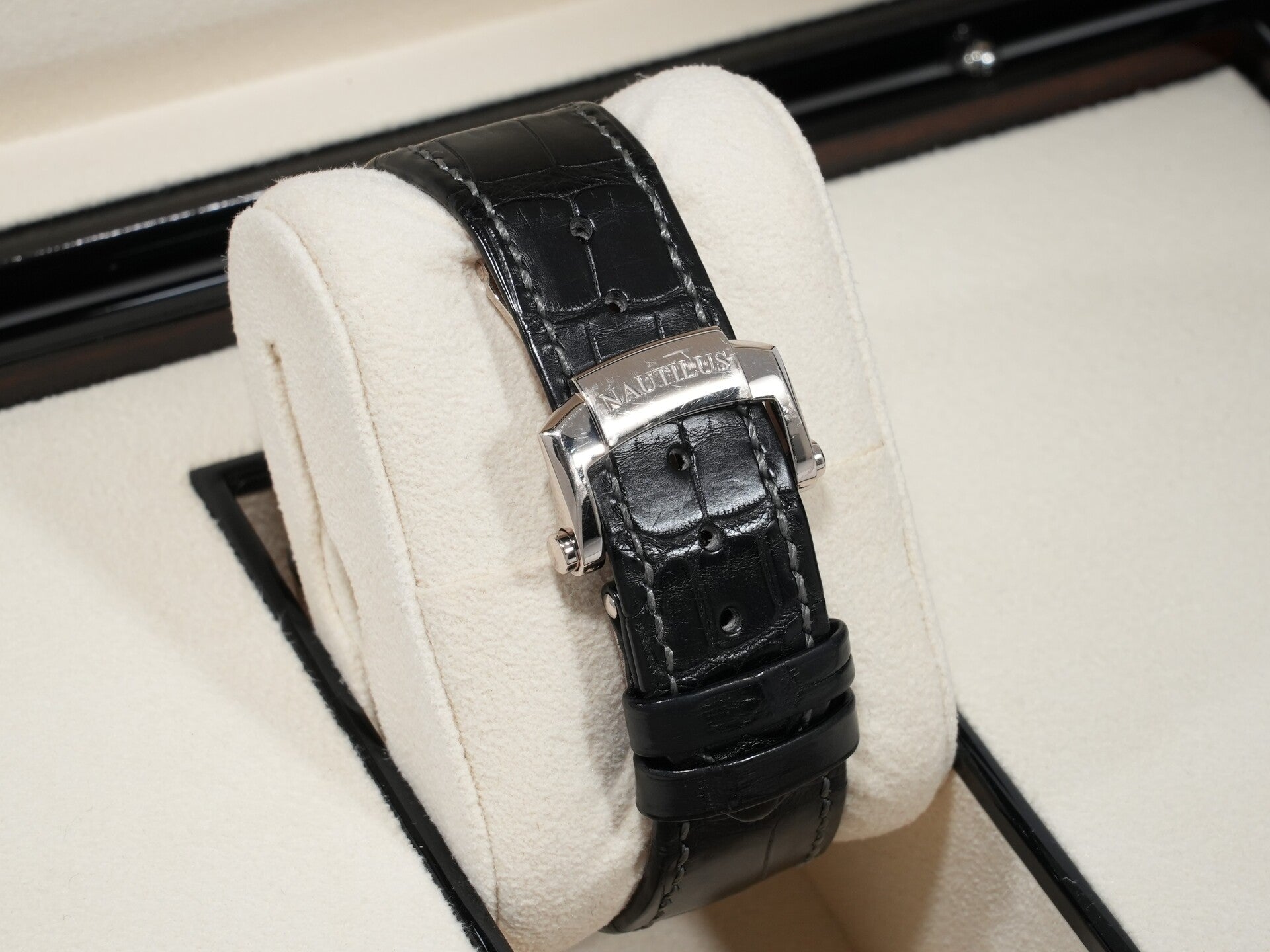 パテックフィリップ ノーチラス プチコンプリケーション Ref.5712G-001 ホワイトゴールド スレート文字盤 中古 nb9rnn7h