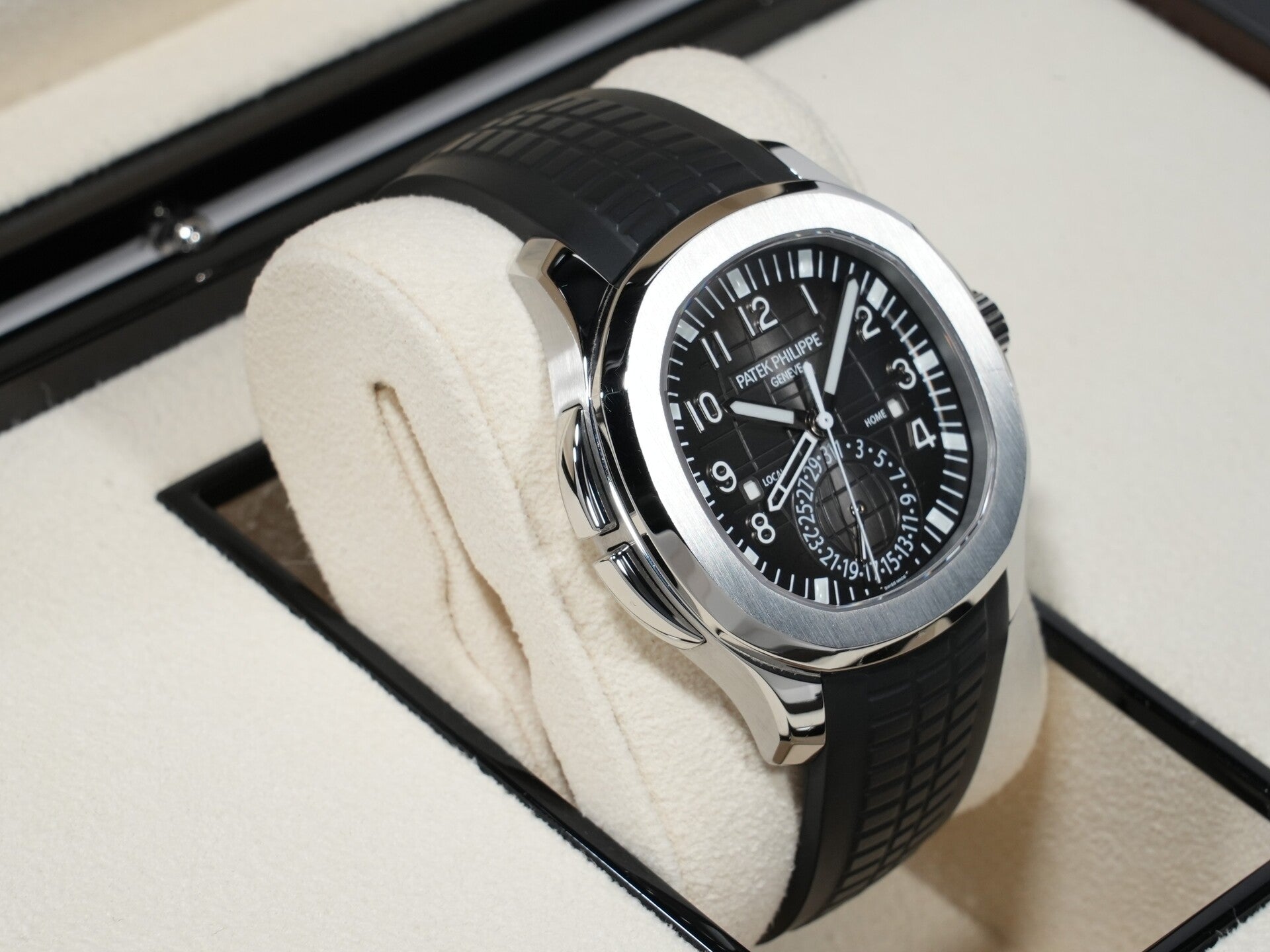 パテックフィリップ アクアノート トラベルタイム Ref.5164A-001 ステンレススチール ブラック文字盤 中古 gfiuodyr