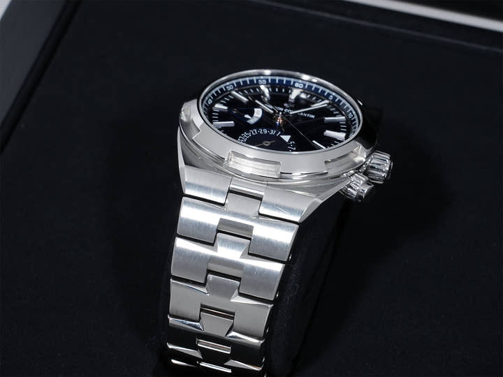 Vacheron Constantin Overseas Dual Time Ref. 7900V/110A-B334 Stainless Steel Blue Dial Pre-owned p6apwm48