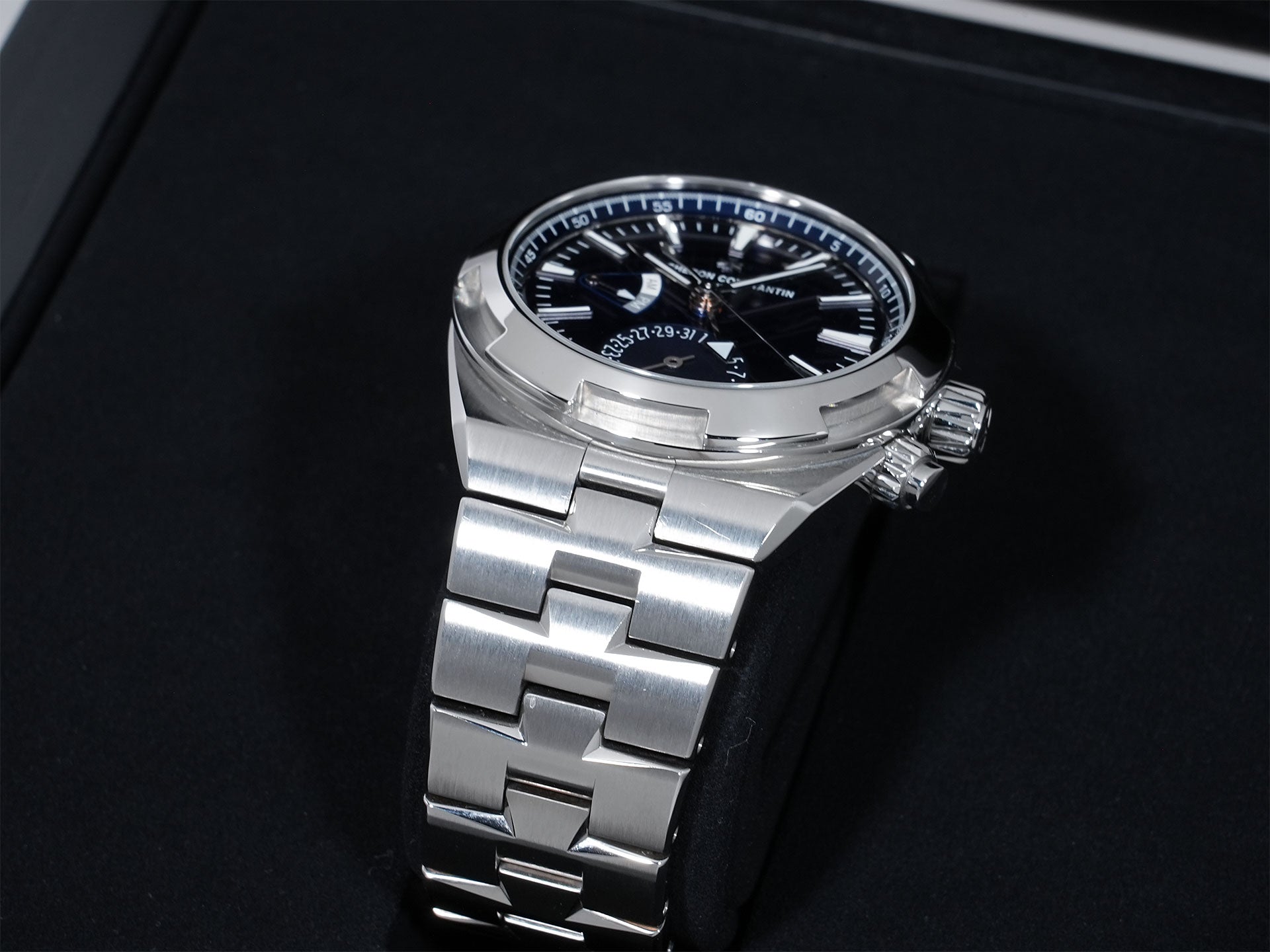 Vacheron Constantin Overseas Dual Time Ref. 7900V/110A-B334 Stainless Steel Blue Dial Pre-owned p6apwm48