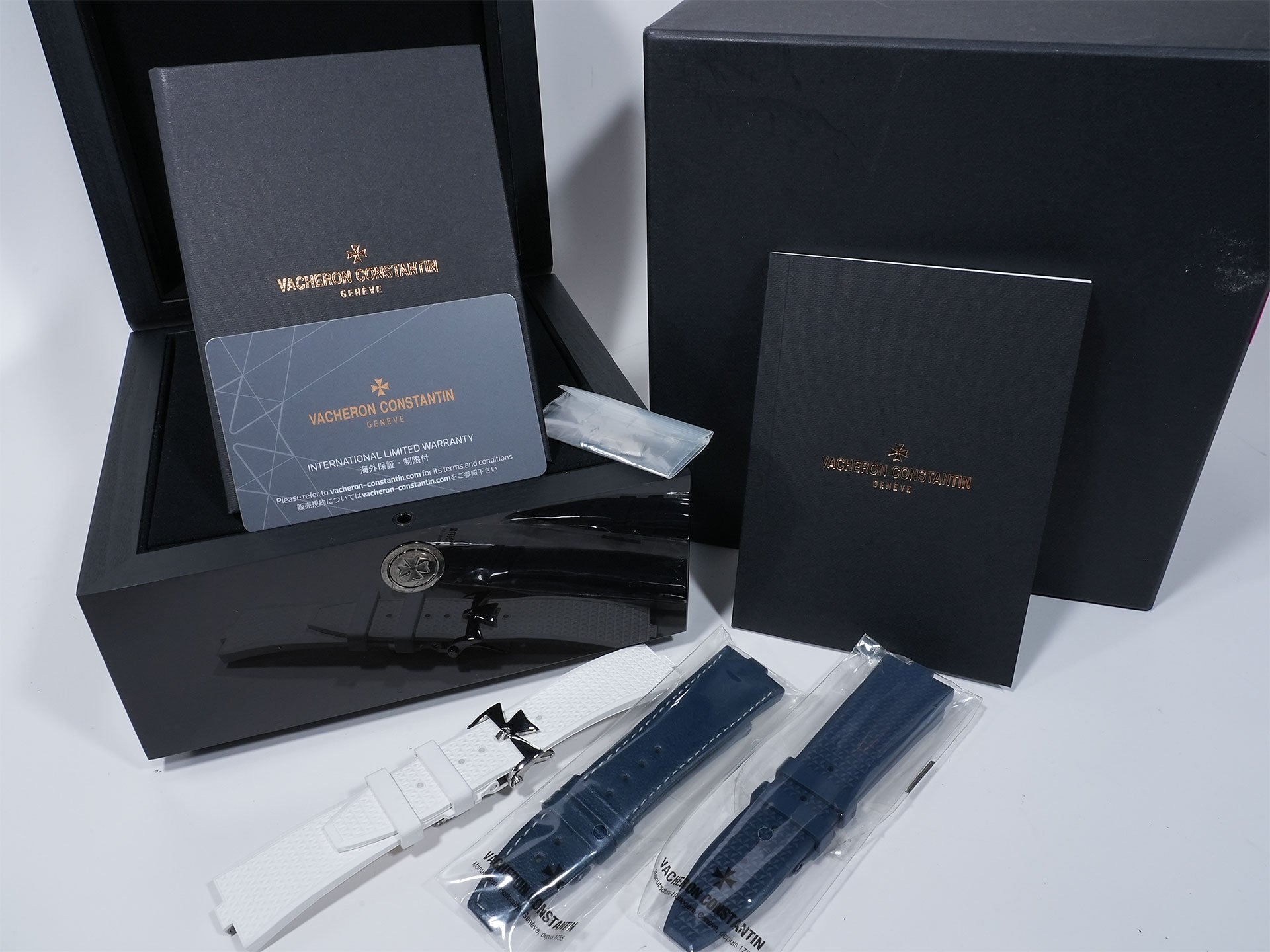 Vacheron Constantin Overseas Dual Time Ref. 7900V/110A-B334 Stainless Steel Blue Dial Pre-owned p6apwm48