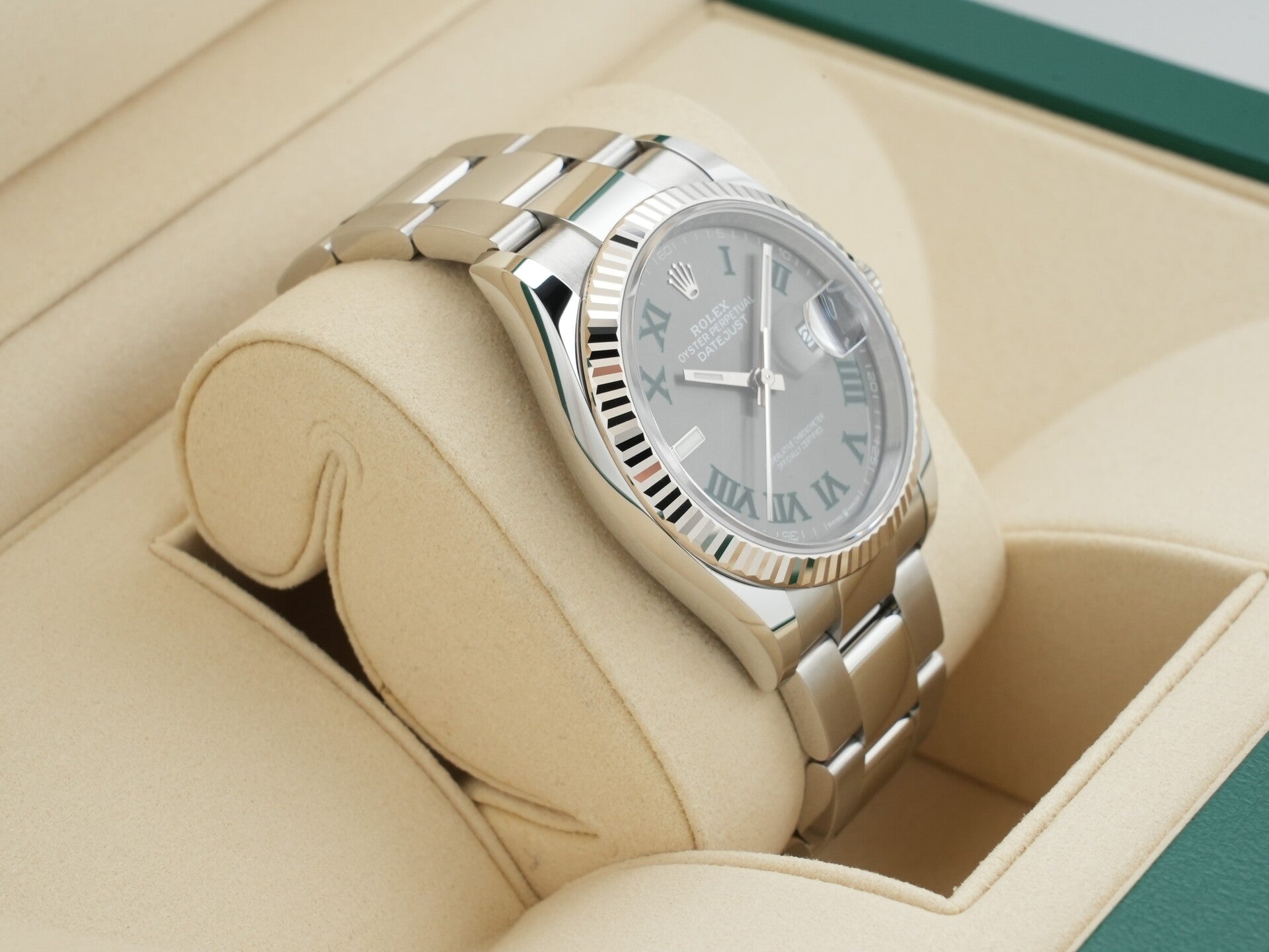 ロレックス デイトジャスト36 Ref.126234 ステンレススチール/ホワイトゴールド スレートローマン文字盤 オイスターブレスレット 未使用 n5j3r4p6