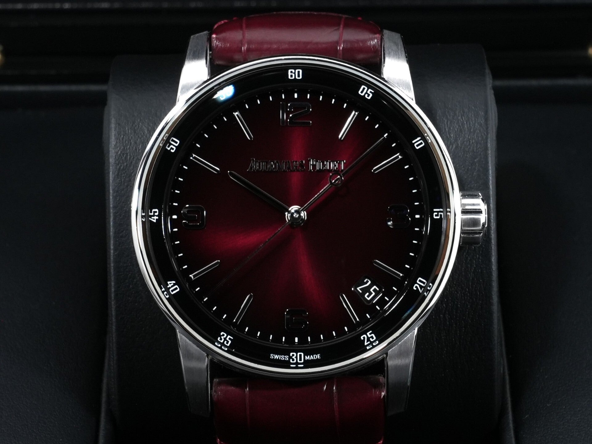 オーデマピゲ CODE 11.59 バイ オーデマ ピゲ Ref.15210BC.OO.A068CR.01 ホワイトゴールド スモークバーガンディラッカー文字盤 美品 bafgx8e5