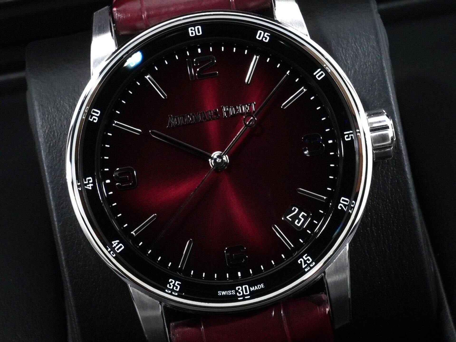 オーデマピゲ CODE 11.59 バイ オーデマ ピゲ Ref.15210BC.OO.A068CR.01 ホワイトゴールド スモークバーガンディラッカー文字盤 美品 bafgx8e5