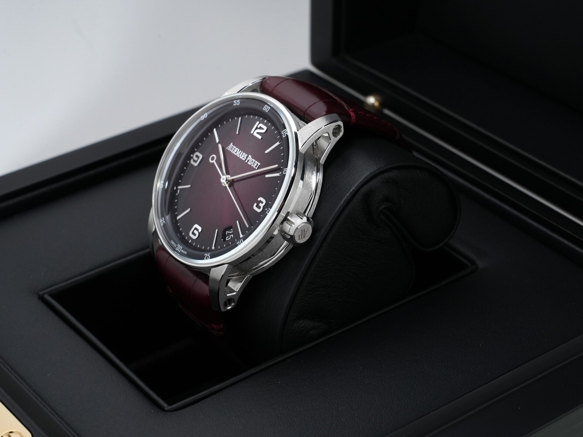 オーデマピゲ CODE 11.59 バイ オーデマ ピゲ Ref.15210BC.OO.A068CR.01 ホワイトゴールド スモークバーガンディラッカー文字盤 美品 bafgx8e5