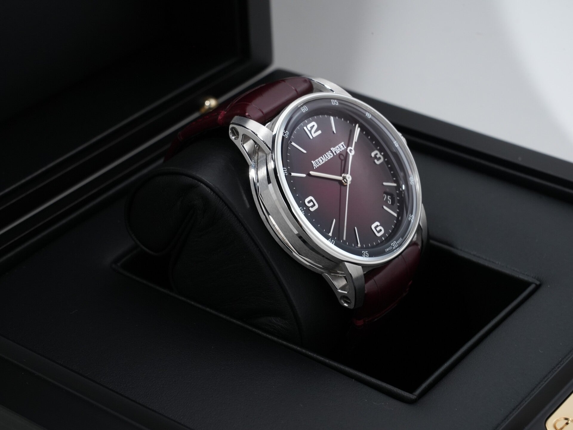 オーデマピゲ CODE 11.59 バイ オーデマ ピゲ Ref.15210BC.OO.A068CR.01 ホワイトゴールド スモークバーガンディラッカー文字盤 美品 bafgx8e5