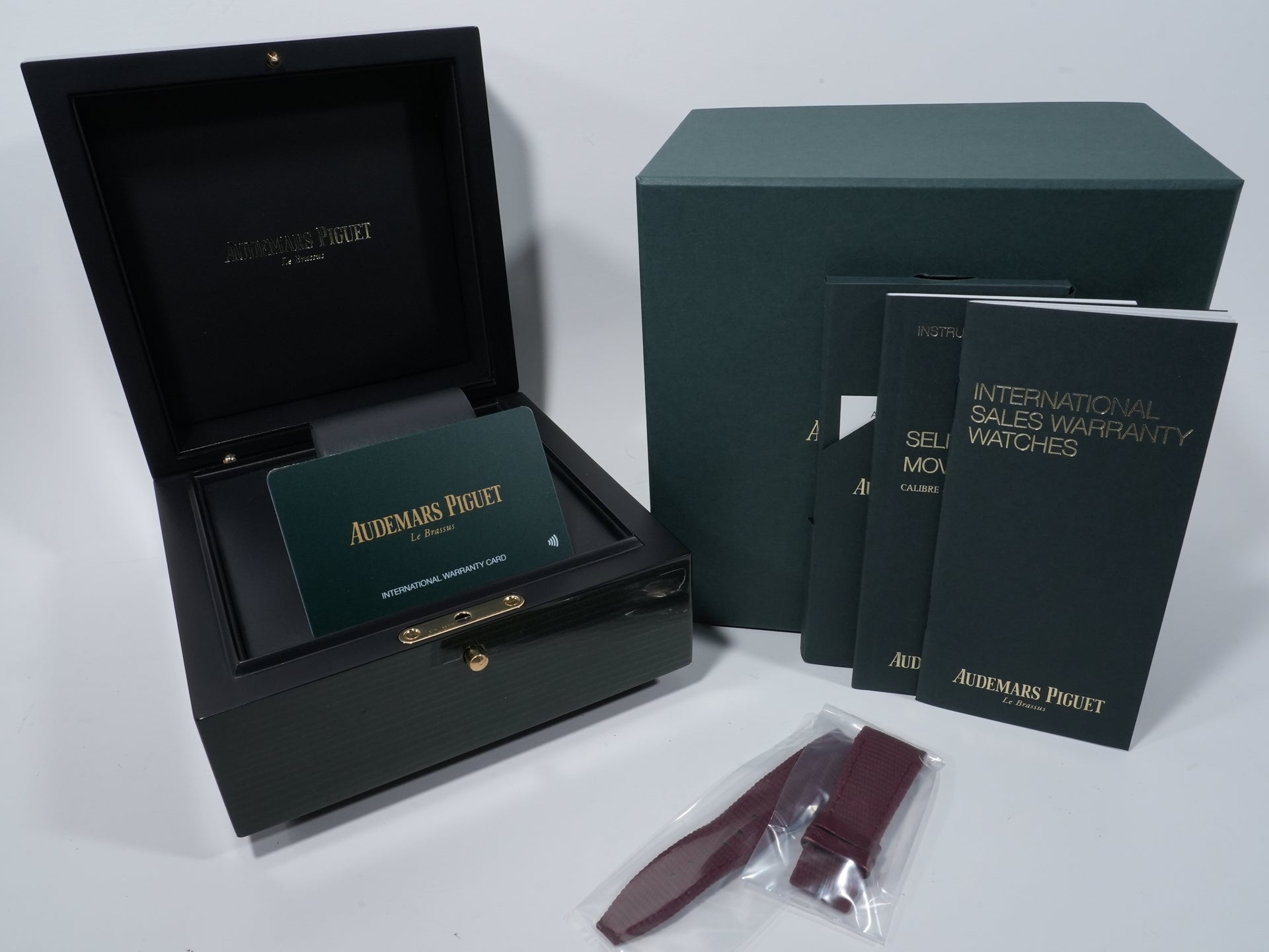 オーデマピゲ CODE 11.59 バイ オーデマ ピゲ Ref.15210BC.OO.A068CR.01 ホワイトゴールド スモークバーガンディラッカー文字盤 美品 bafgx8e5