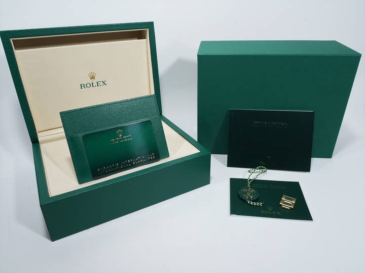 ロレックス デイトナ Ref.126508 イエローゴールド グリーン文字盤 未使用 y8bq48w6