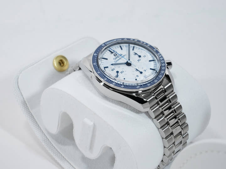 オメガ スピードマスター 38 ミラノ コルティナ2026 Ref.522.30.38.50.04.001 ステンレススチール ホワイトラッカー文字盤 未使用 erzkejak