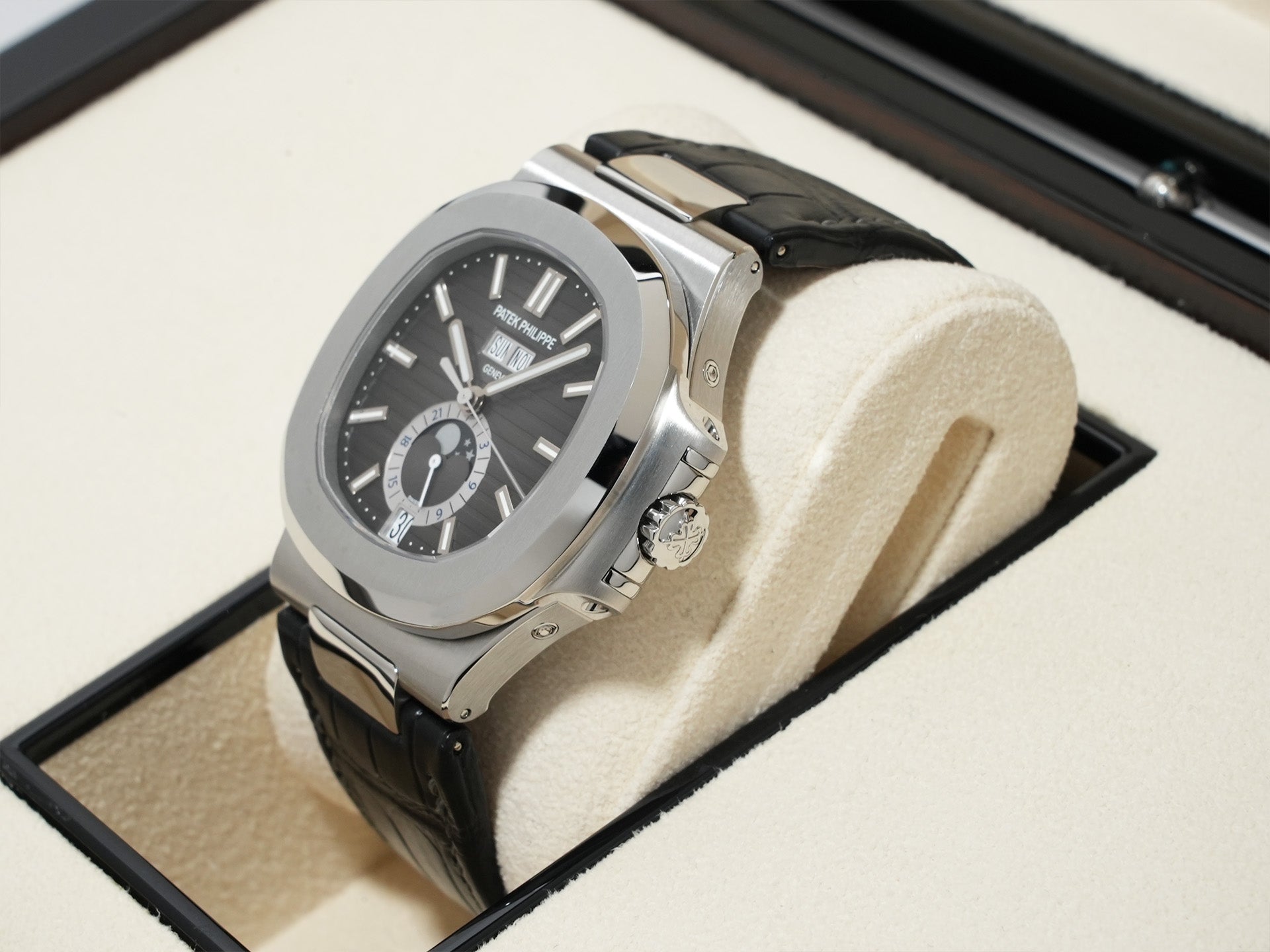 パテックフィリップ ノーチラス アニュアルカレンダー ムーンフェイズ Ref.5726A-001 ステンレススチール ブラック文字盤 未使用 5sha6t56