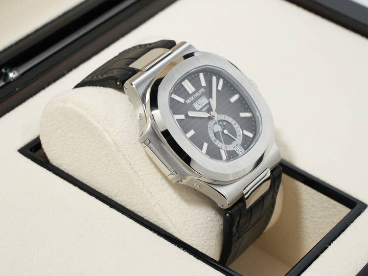 パテックフィリップ ノーチラス アニュアルカレンダー ムーンフェイズ Ref.5726A-001 ステンレススチール ブラック文字盤 未使用 5sha6t56