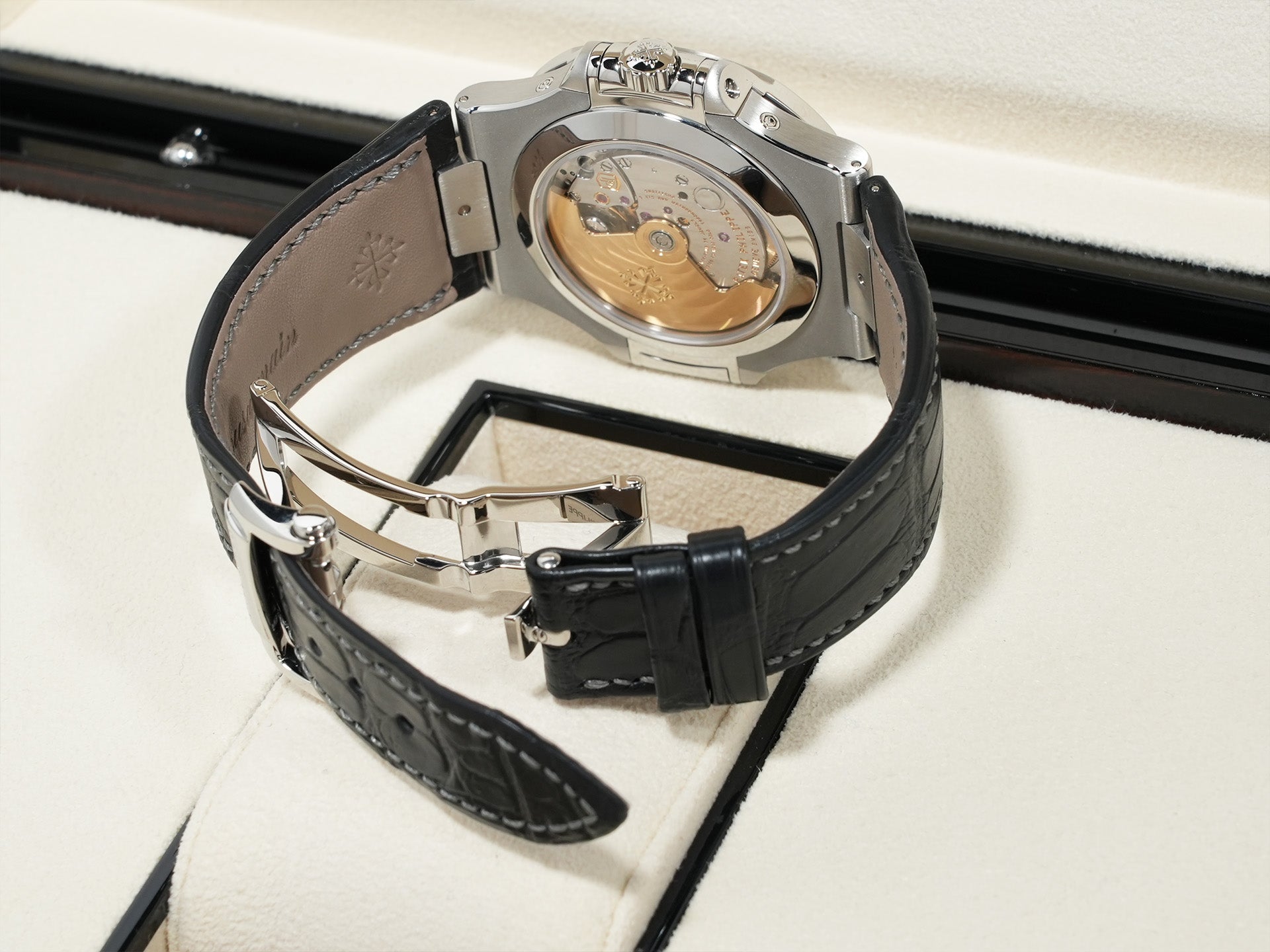 パテックフィリップ ノーチラス アニュアルカレンダー ムーンフェイズ Ref.5726A-001 ステンレススチール ブラック文字盤 未使用 5sha6t56