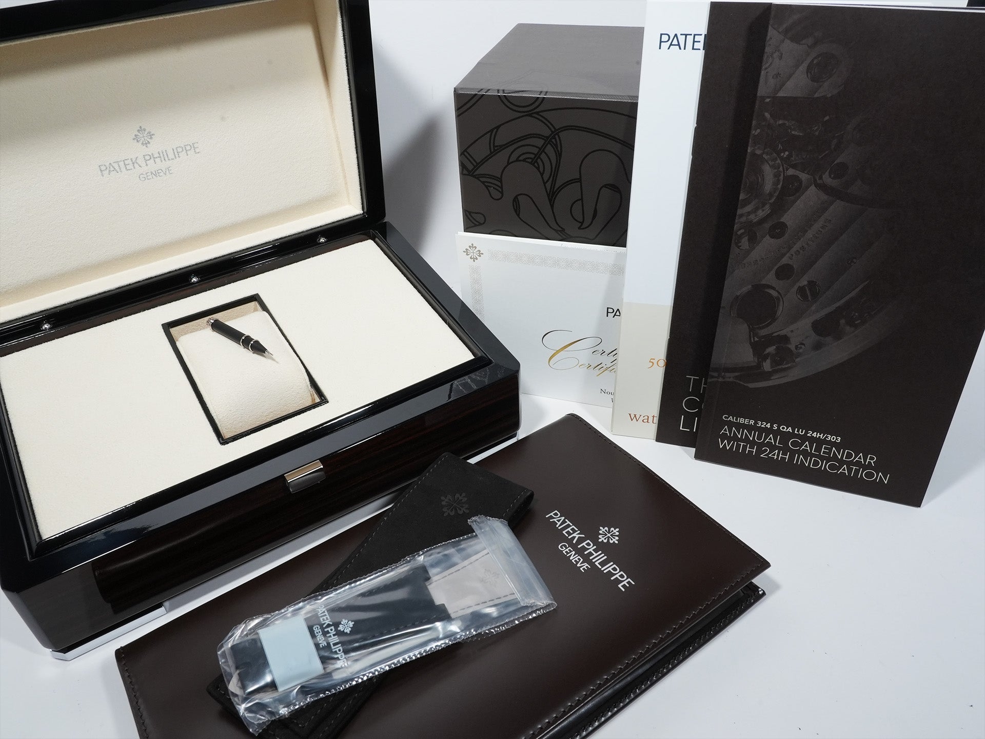 パテックフィリップ ノーチラス アニュアルカレンダー ムーンフェイズ Ref.5726A-001 ステンレススチール ブラック文字盤 未使用 5sha6t56