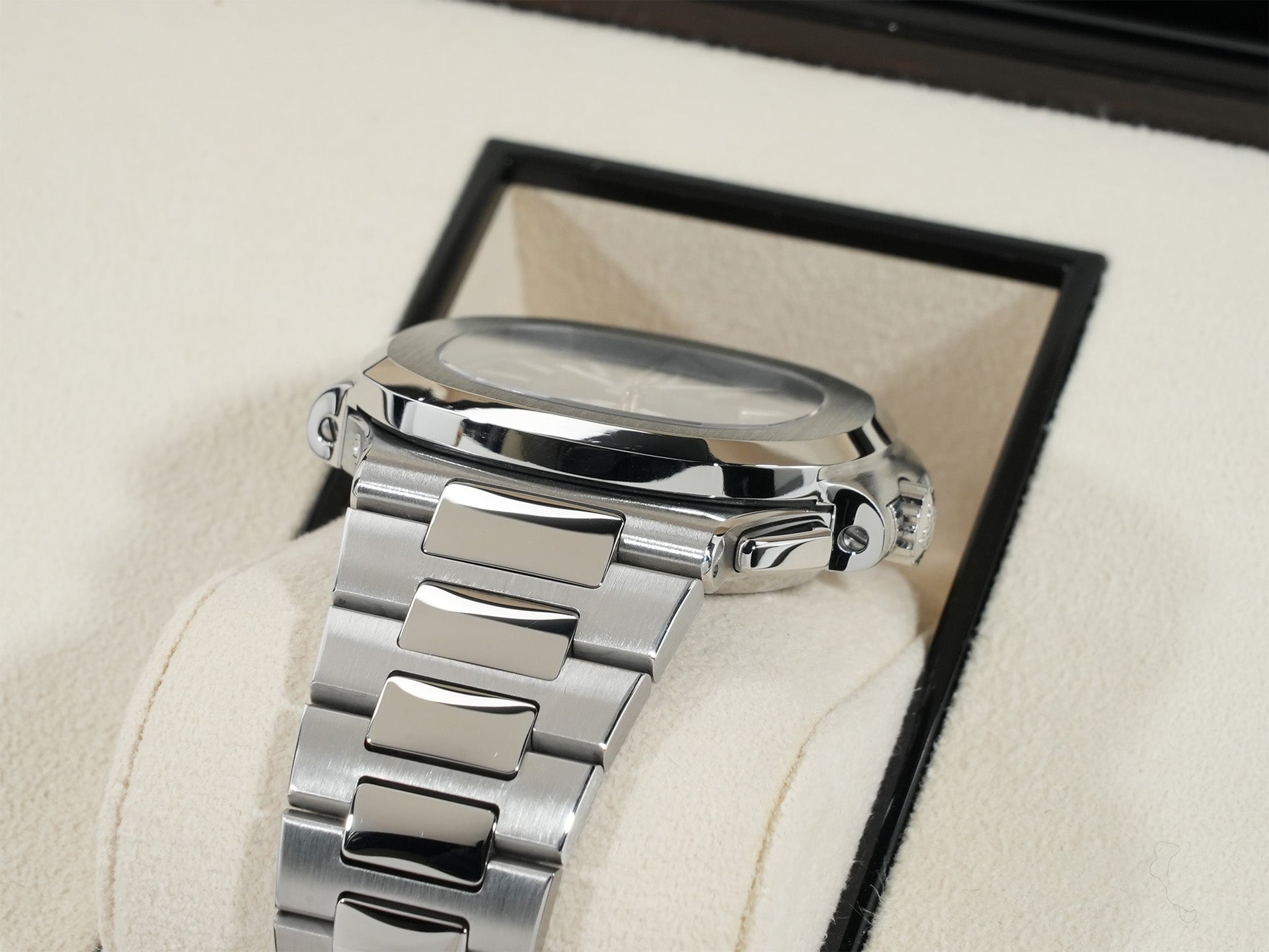 Patek Philippe Nautilus Chronograph TIFFANY &amp; CO. Ref. 5980/1A-014 Stainless Steel Black Dial Excellent Condition ow758e55