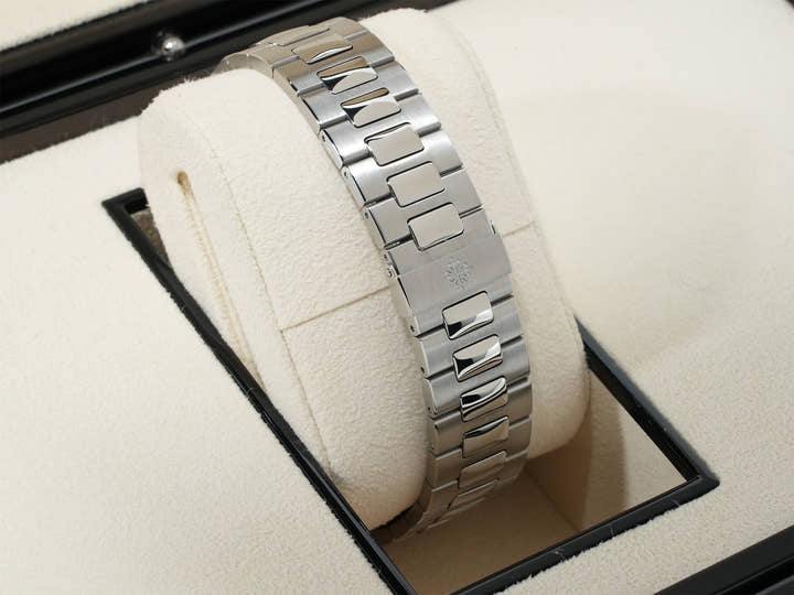 Patek Philippe Nautilus Chronograph TIFFANY &amp; CO. Ref. 5980/1A-014 Stainless Steel Black Dial Excellent Condition ow758e55