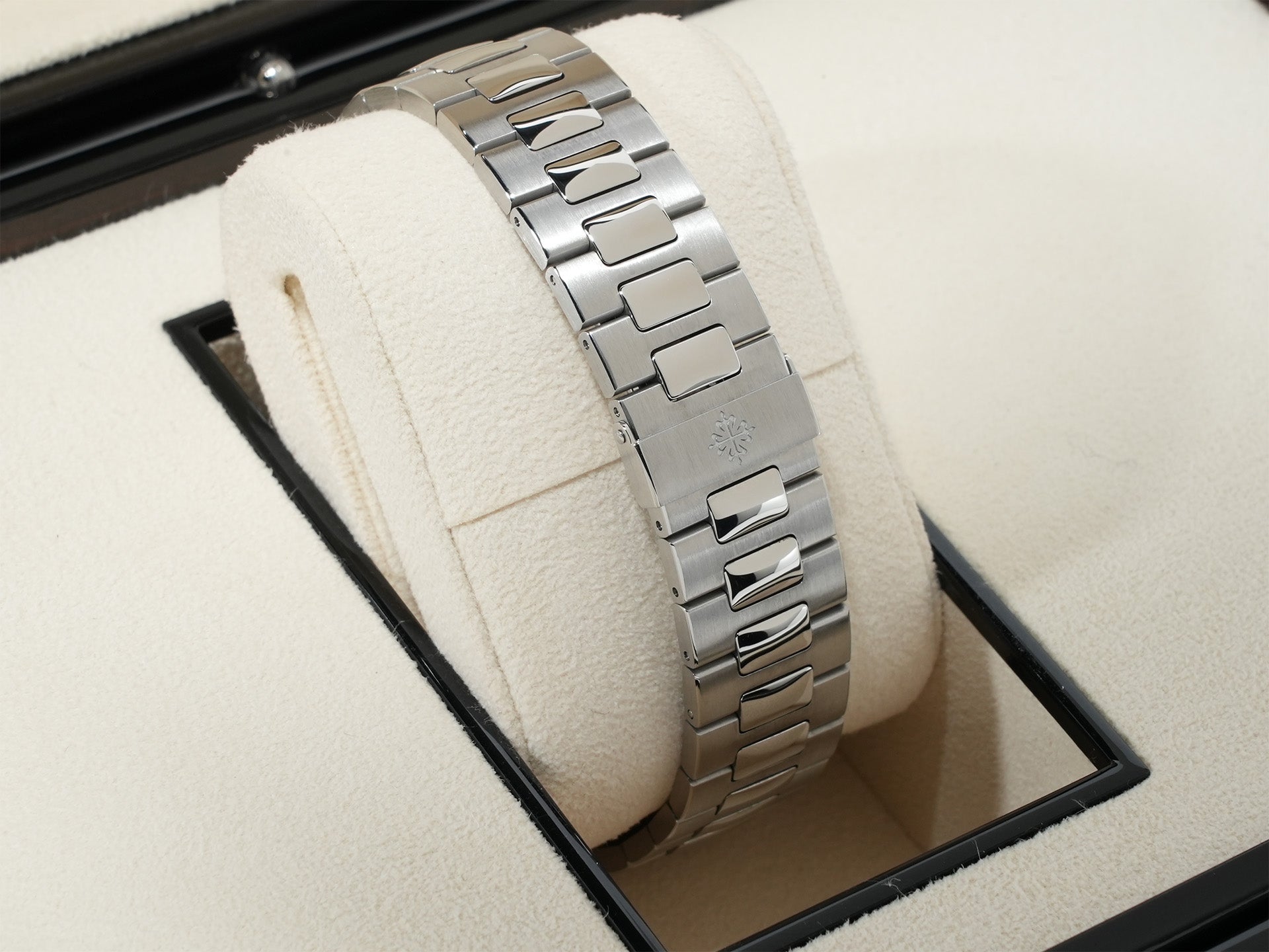 Patek Philippe Nautilus Chronograph TIFFANY &amp; CO. Ref. 5980/1A-014 Stainless Steel Black Dial Excellent Condition ow758e55