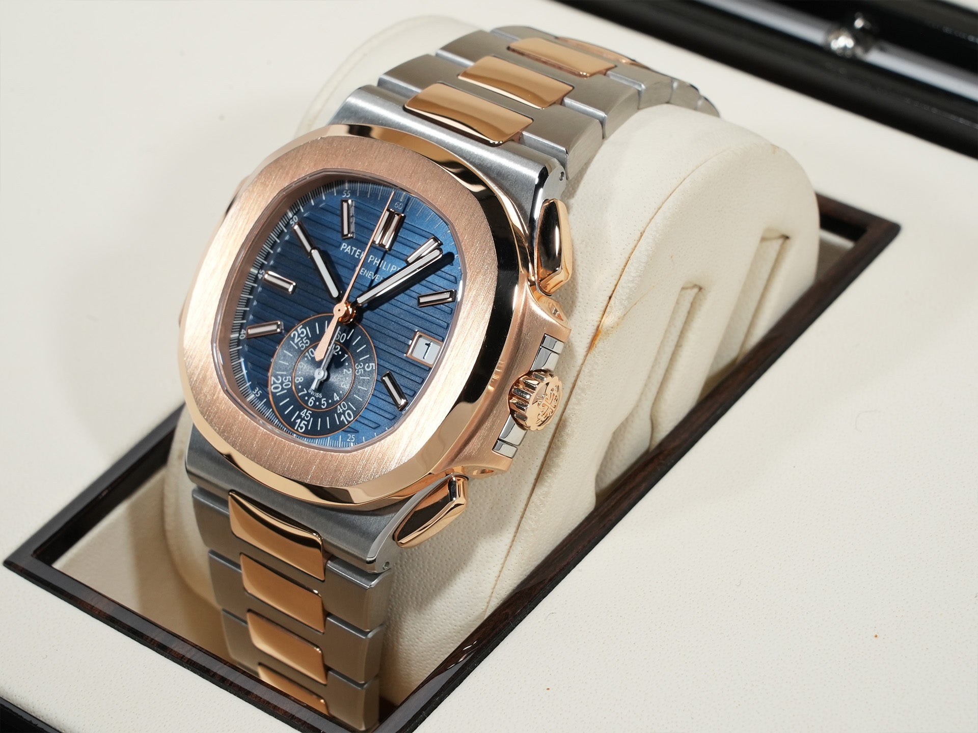 Patek Philippe Nautilus Chronograph Ref. 5980/1AR-001 Stainless Steel/Rose Gold Blue Dial Excellent Condition i5wfdggn