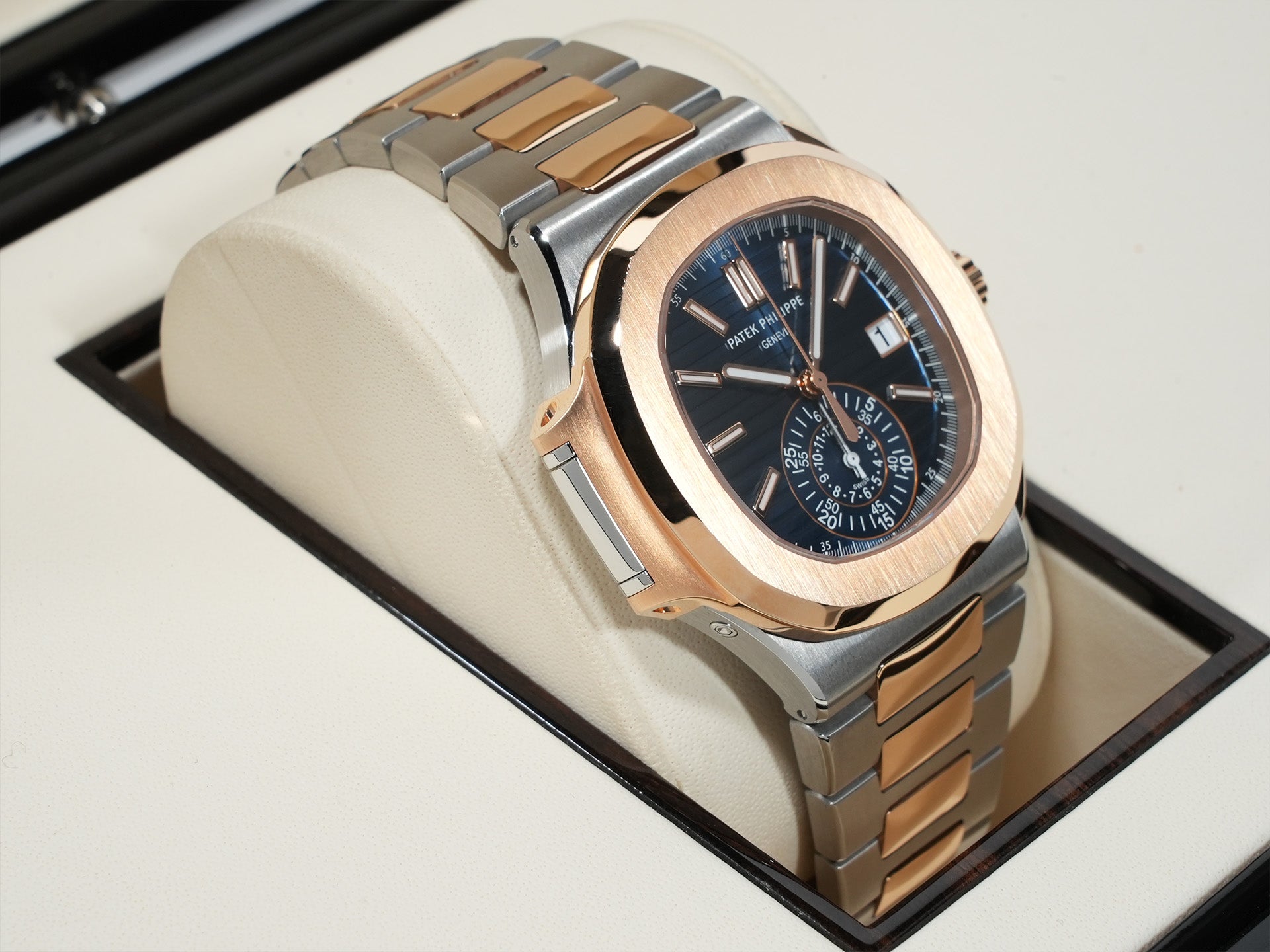 Patek Philippe Nautilus Chronograph Ref. 5980/1AR-001 Stainless Steel/Rose Gold Blue Dial Excellent Condition i5wfdggn