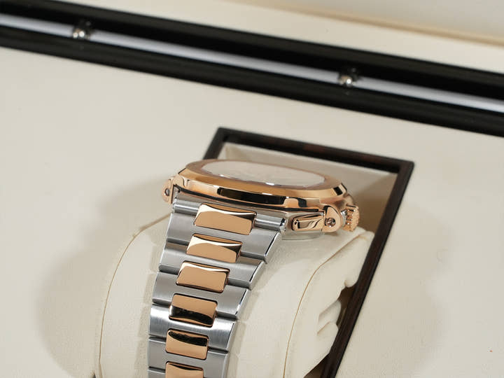 Patek Philippe Nautilus Chronograph Ref. 5980/1AR-001 Stainless Steel/Rose Gold Blue Dial Excellent Condition i5wfdggn