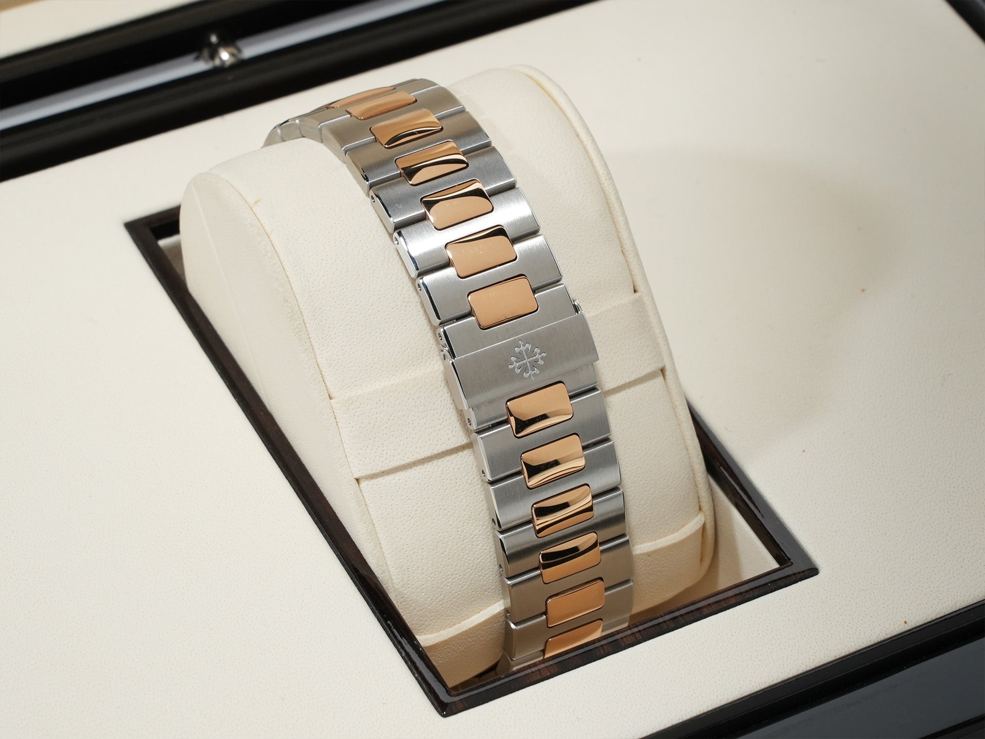 Patek Philippe Nautilus Chronograph Ref. 5980/1AR-001 Stainless Steel/Rose Gold Blue Dial Excellent Condition i5wfdggn