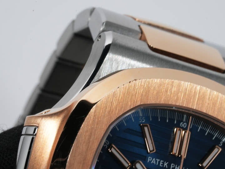 Patek Philippe Nautilus Chronograph Ref. 5980/1AR-001 Stainless Steel/Rose Gold Blue Dial Excellent Condition i5wfdggn