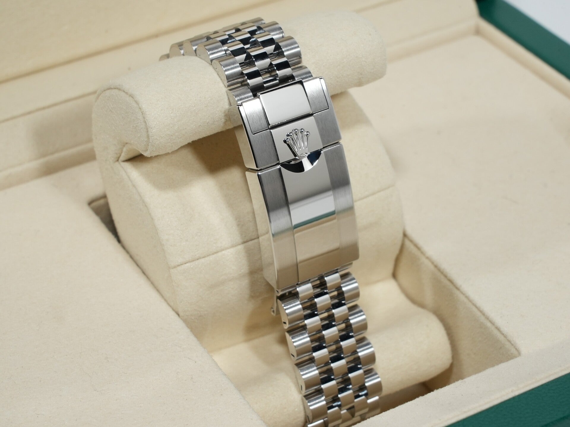 Rolex GMT-Master II Ref. 126710BLRO Stainless Steel with Black Dial and Jubilee Bracelet, Unused (q5ymyjsb)