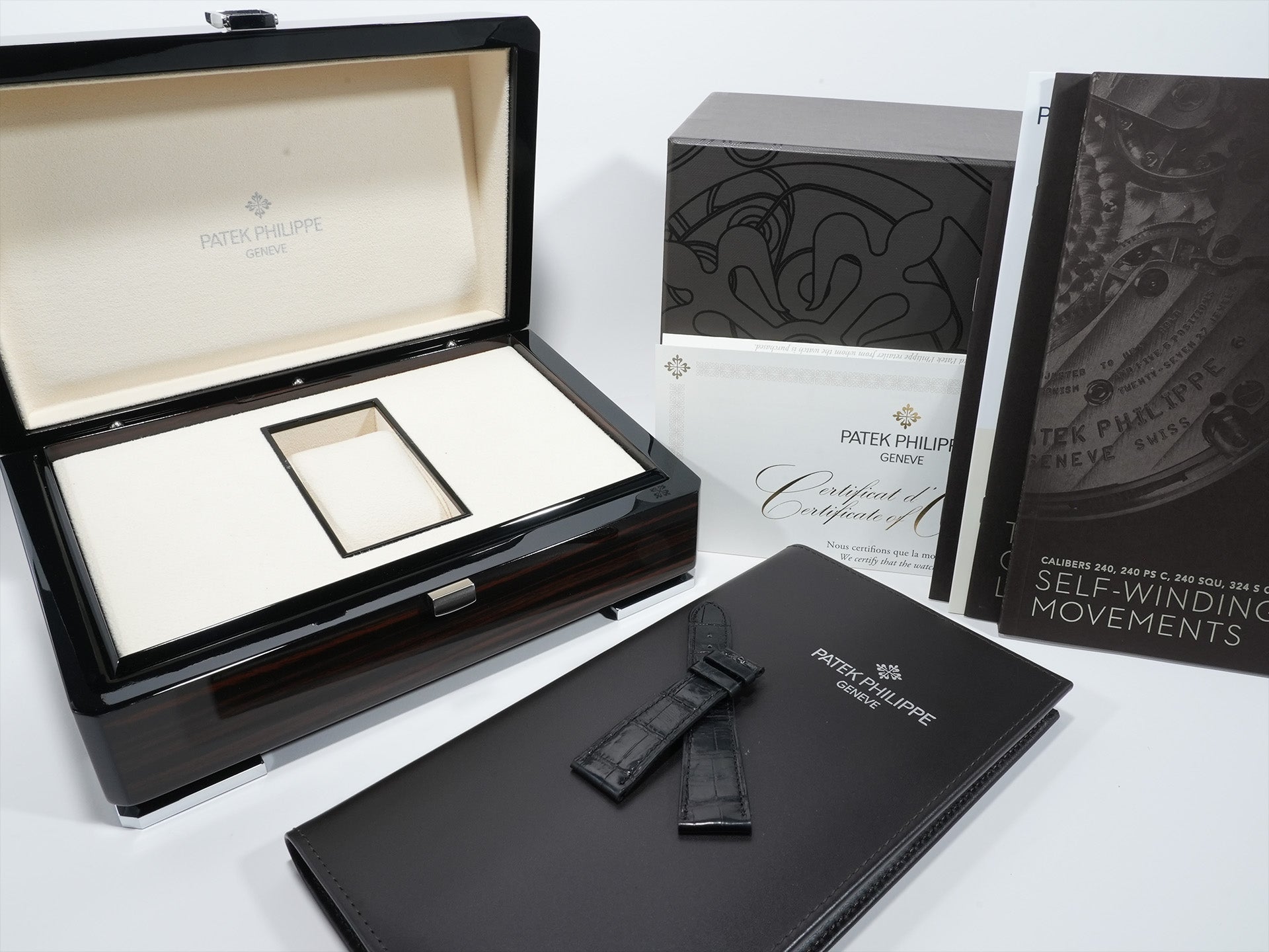 Patek Philippe Calatrava Ref. 5296G-001 White Gold Silver Dial Pre-owned urqny6ti